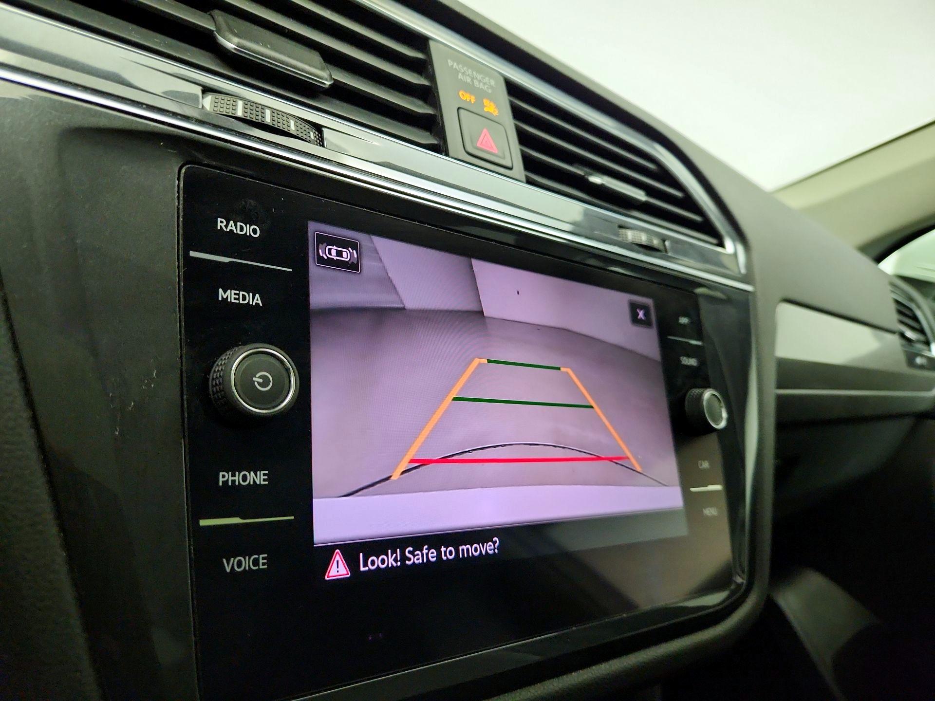 Thumbnail: 2021 Volkswagen Tiguan - 14