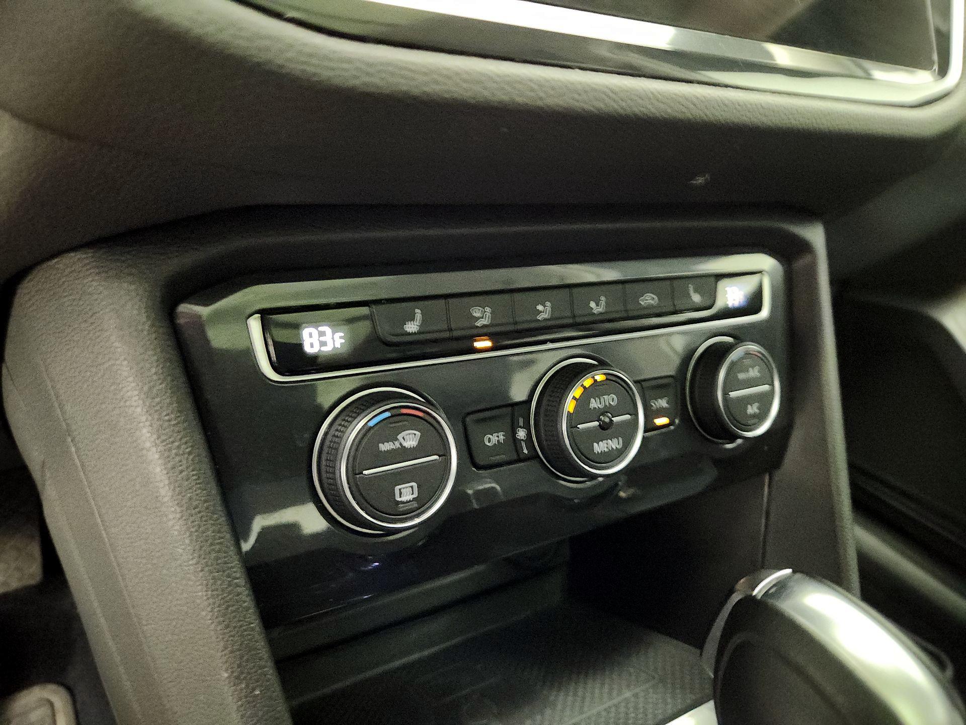 Thumbnail: 2021 Volkswagen Tiguan - 16