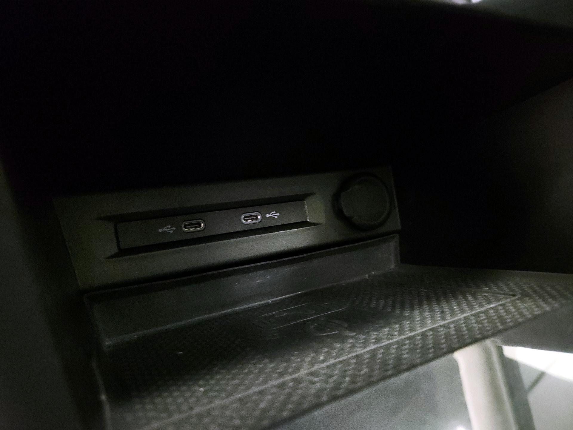 Thumbnail: 2021 Volkswagen Tiguan - 18