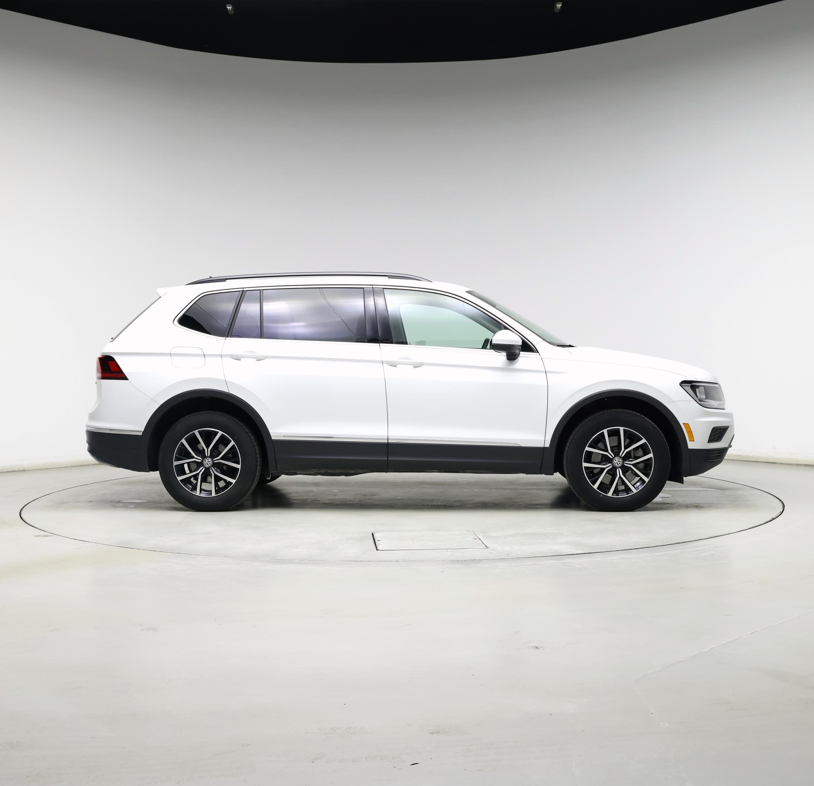 Thumbnail: 2021 Volkswagen Tiguan - 7