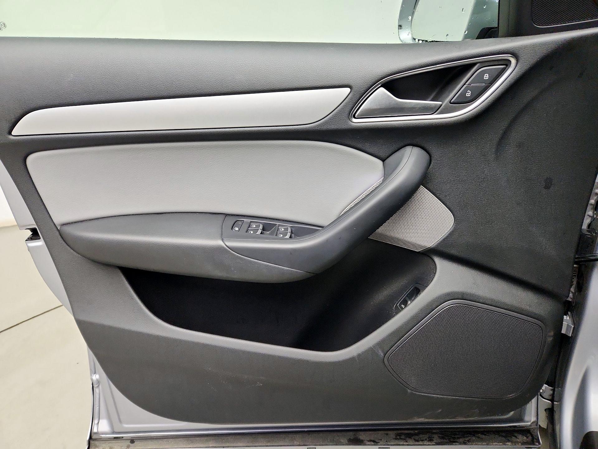 Thumbnail: 2018 Audi Q3 - 12