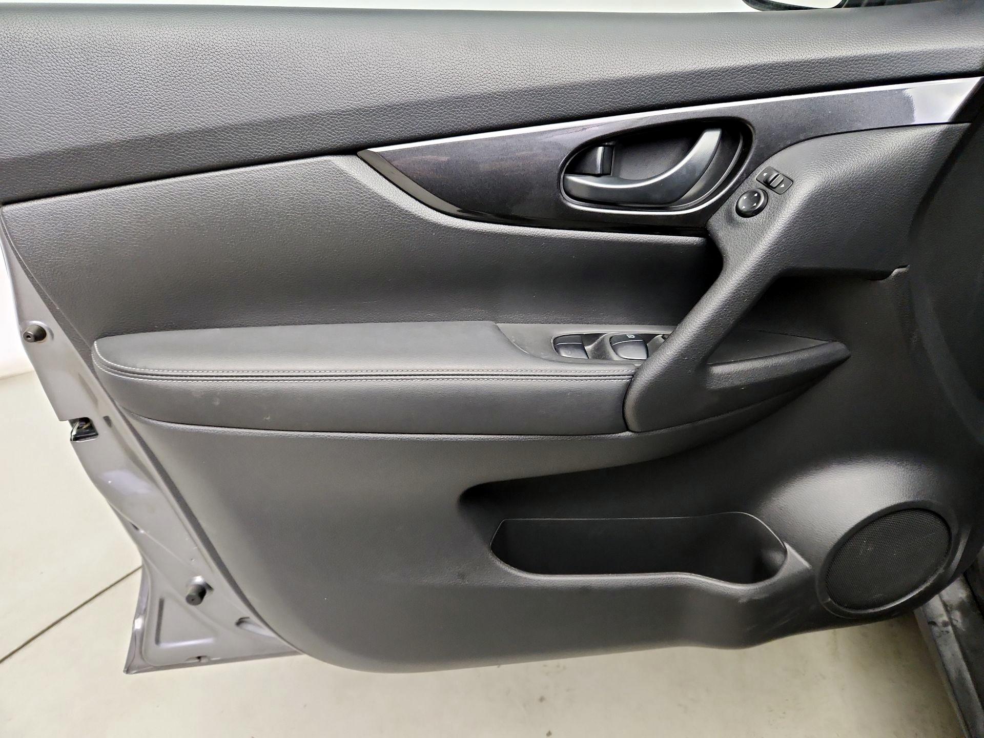 Thumbnail: 2020 Nissan Rogue - 12