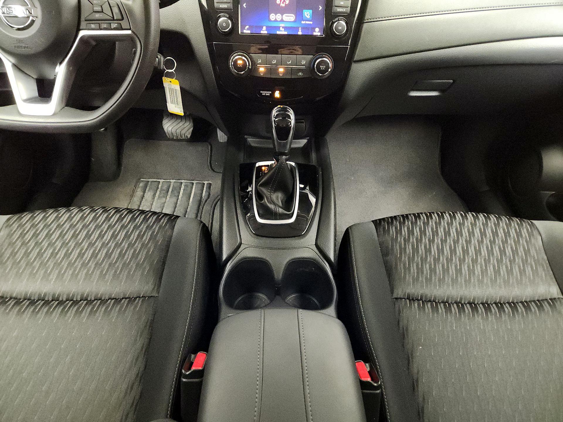 Thumbnail: 2020 Nissan Rogue - 17