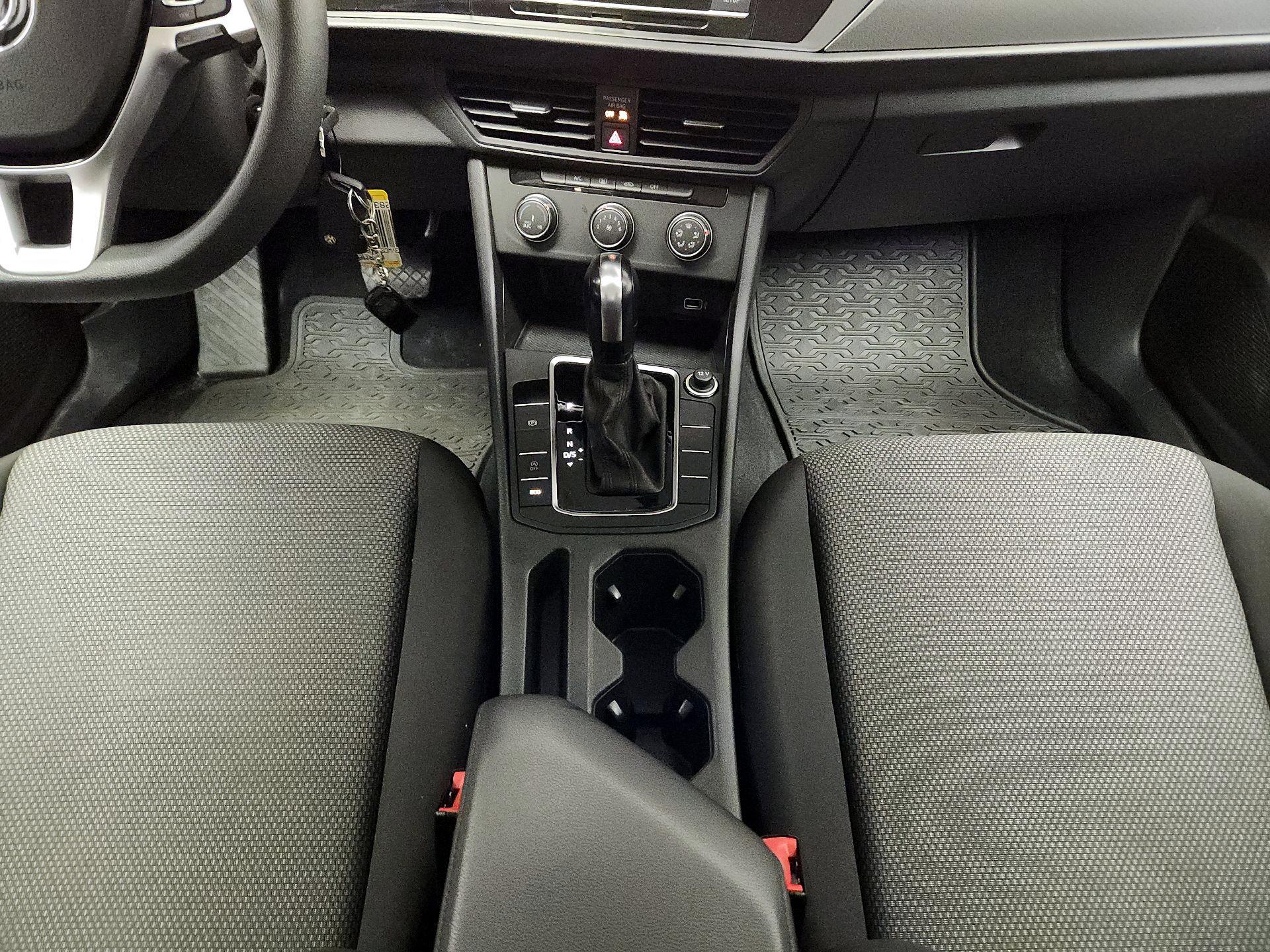 Thumbnail: 2019 Volkswagen Jetta - 17