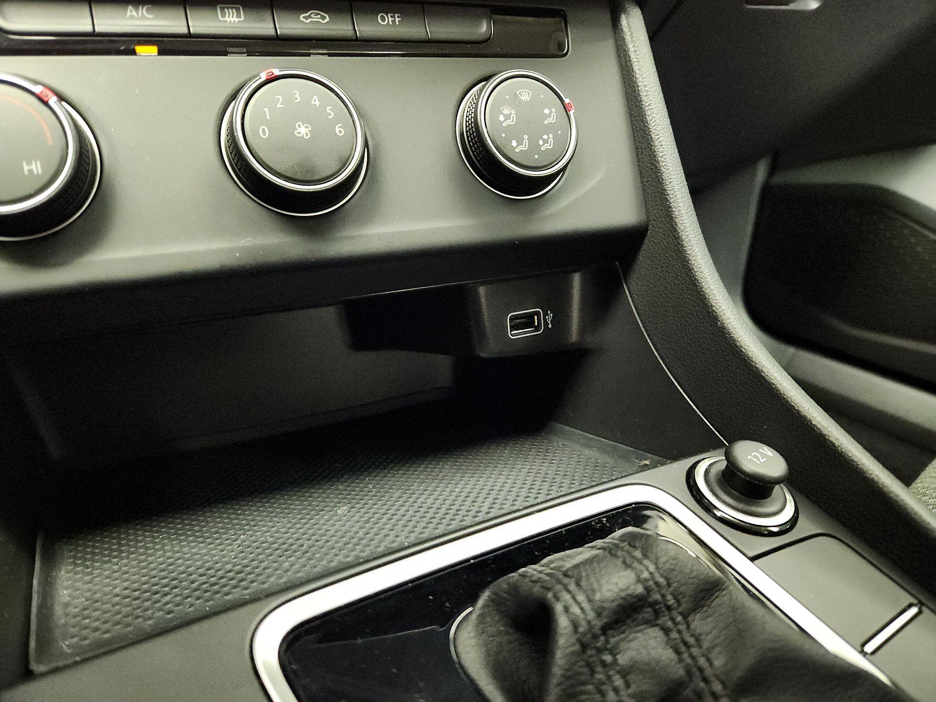 Thumbnail: 2019 Volkswagen Jetta - 18