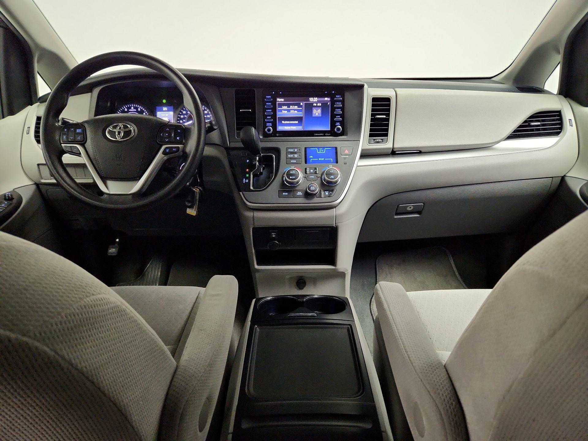 Thumbnail: 2020 Toyota Sienna - 9
