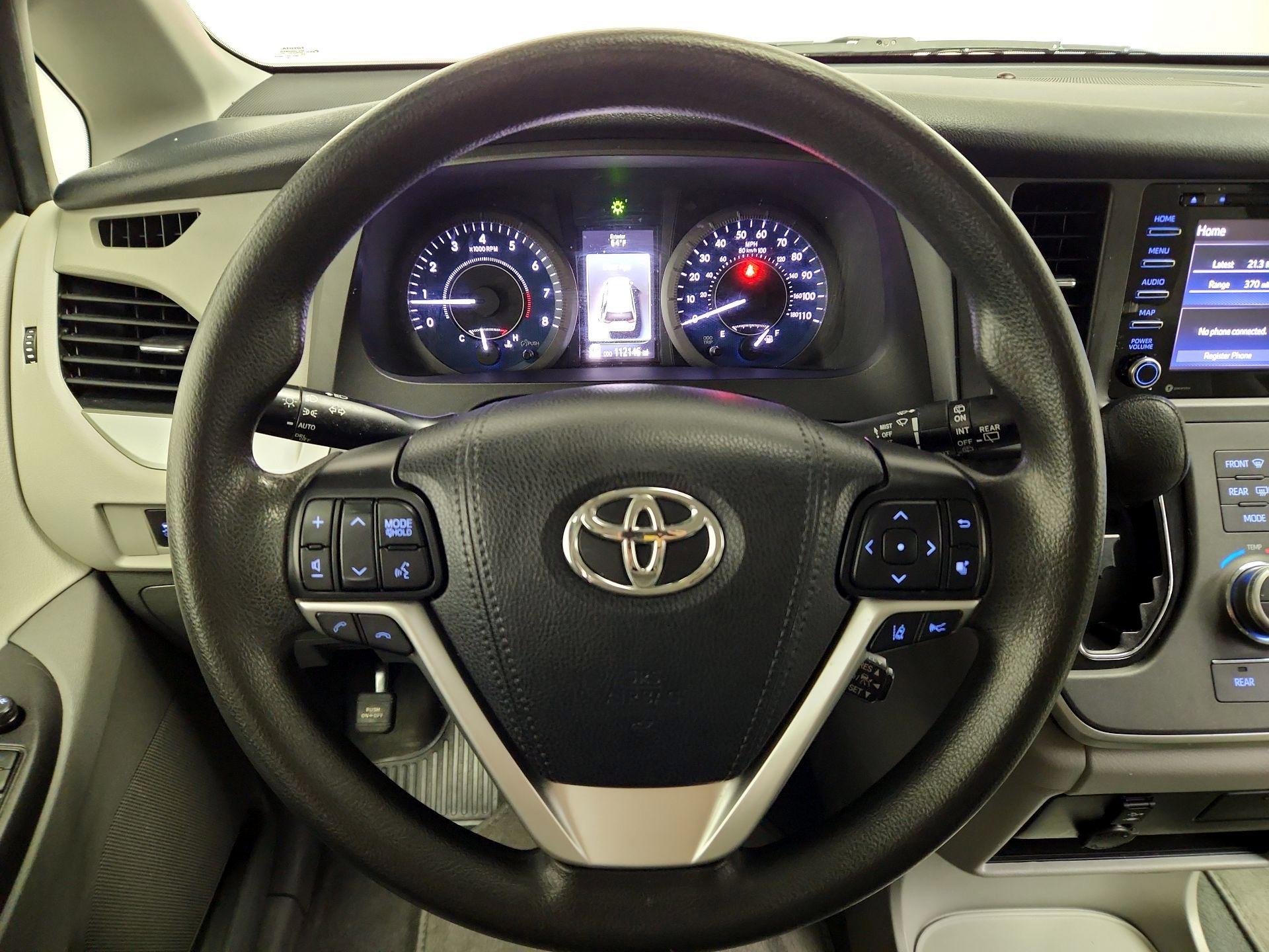Thumbnail: 2020 Toyota Sienna - 10