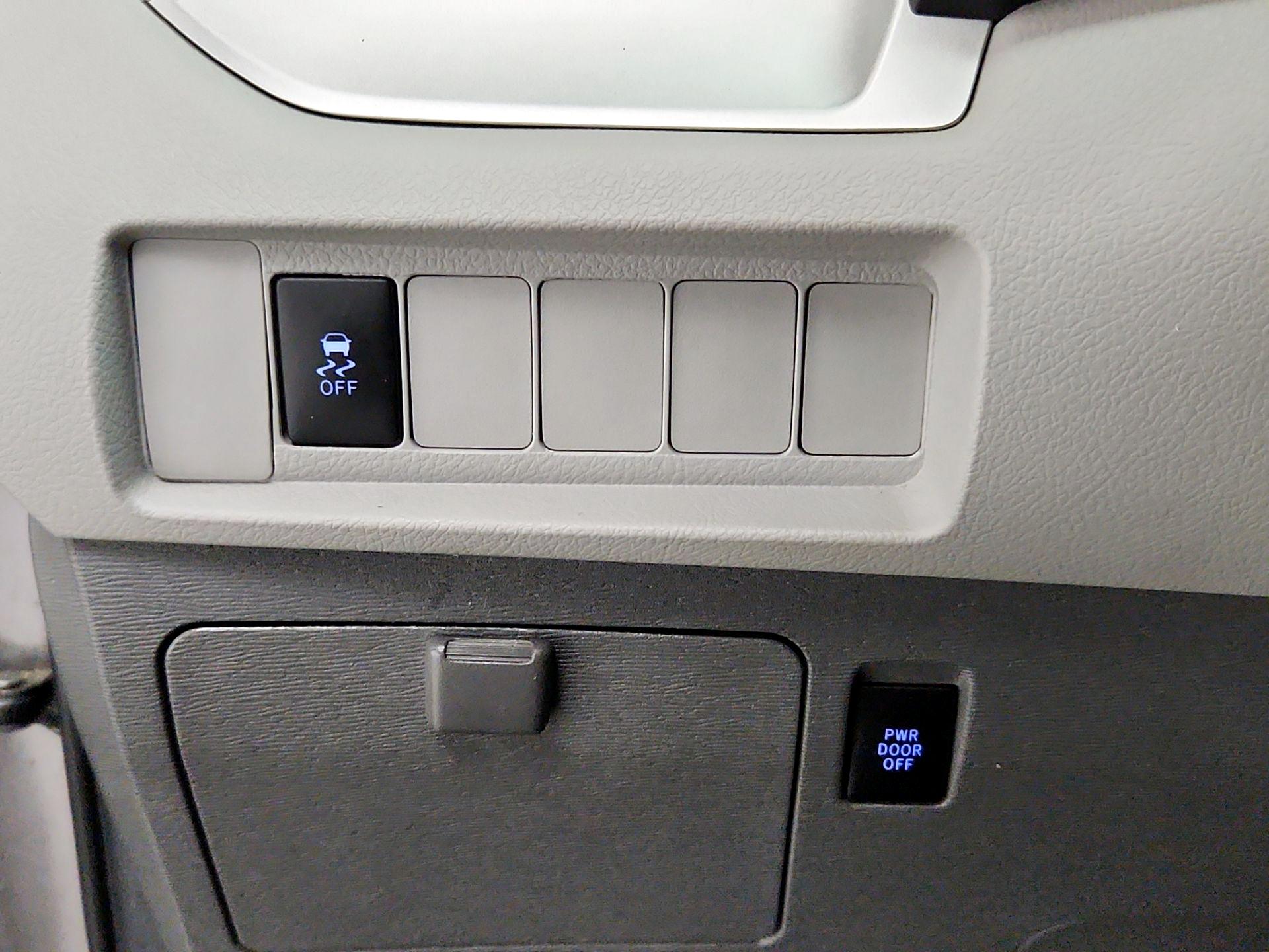 Thumbnail: 2020 Toyota Sienna - 13
