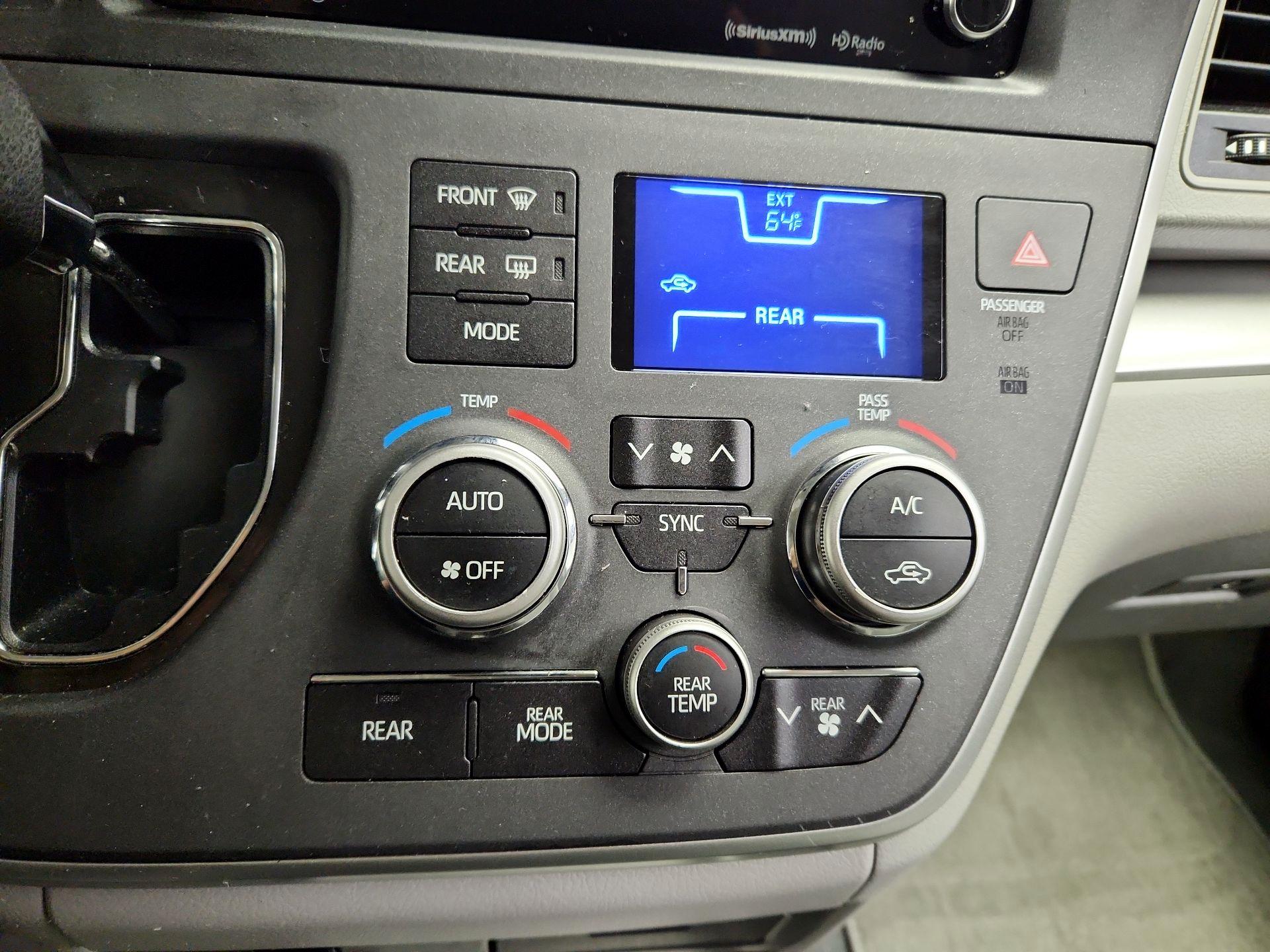 Thumbnail: 2020 Toyota Sienna - 16