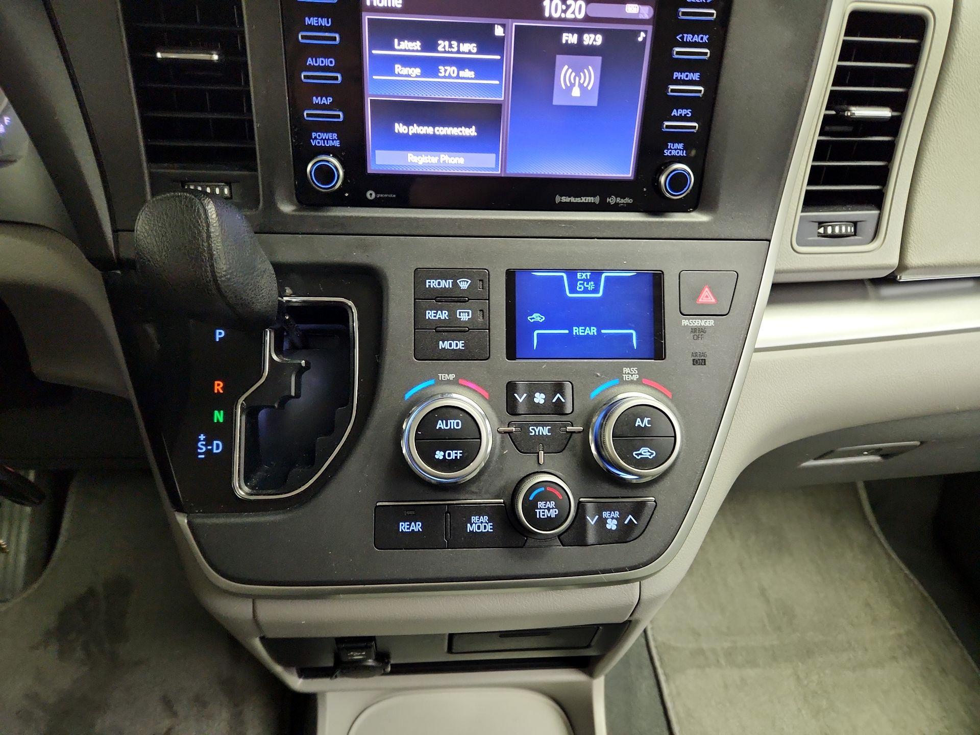 Thumbnail: 2020 Toyota Sienna - 17