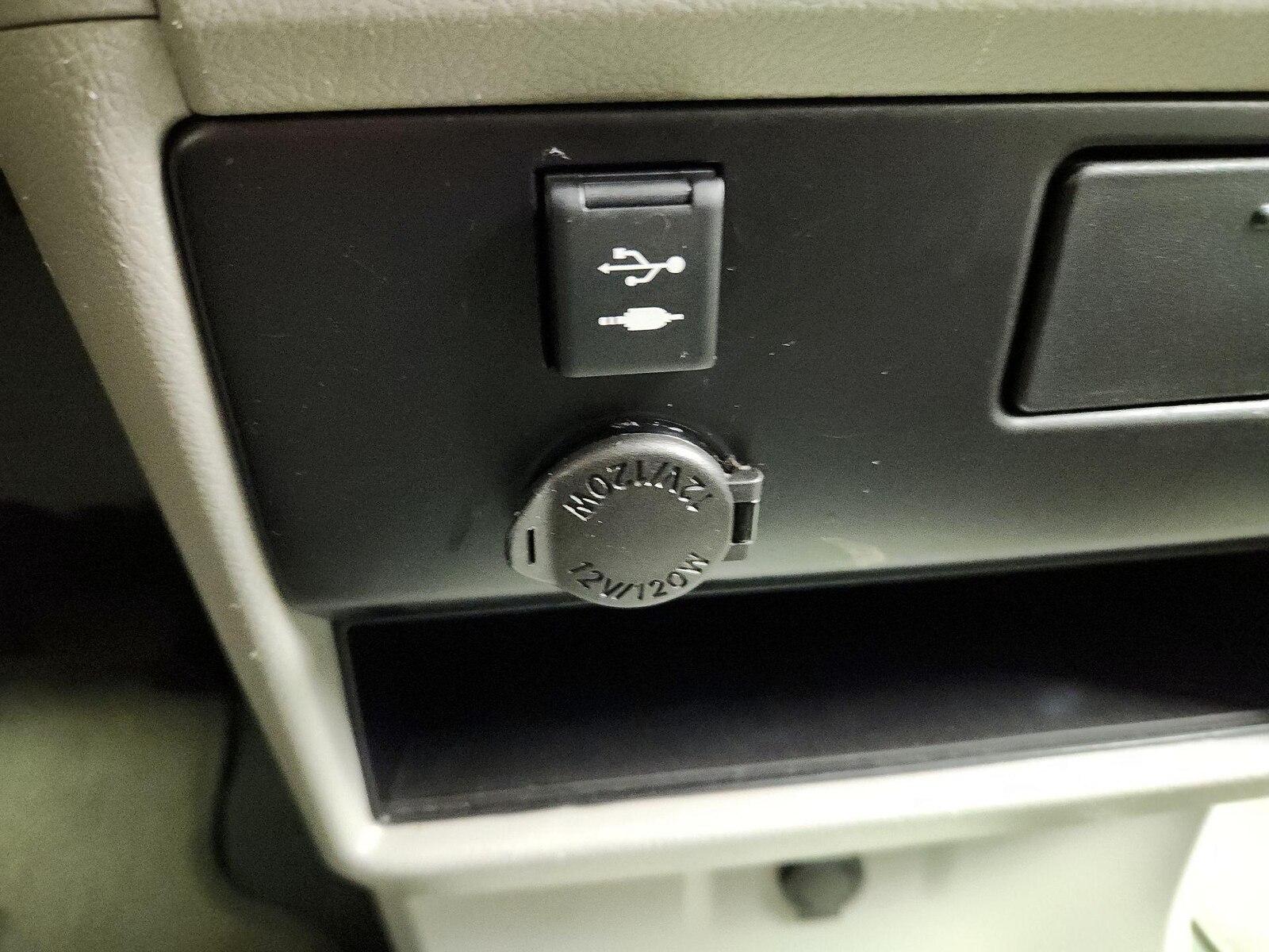 2020 Toyota Sienna LE - Photo 19
