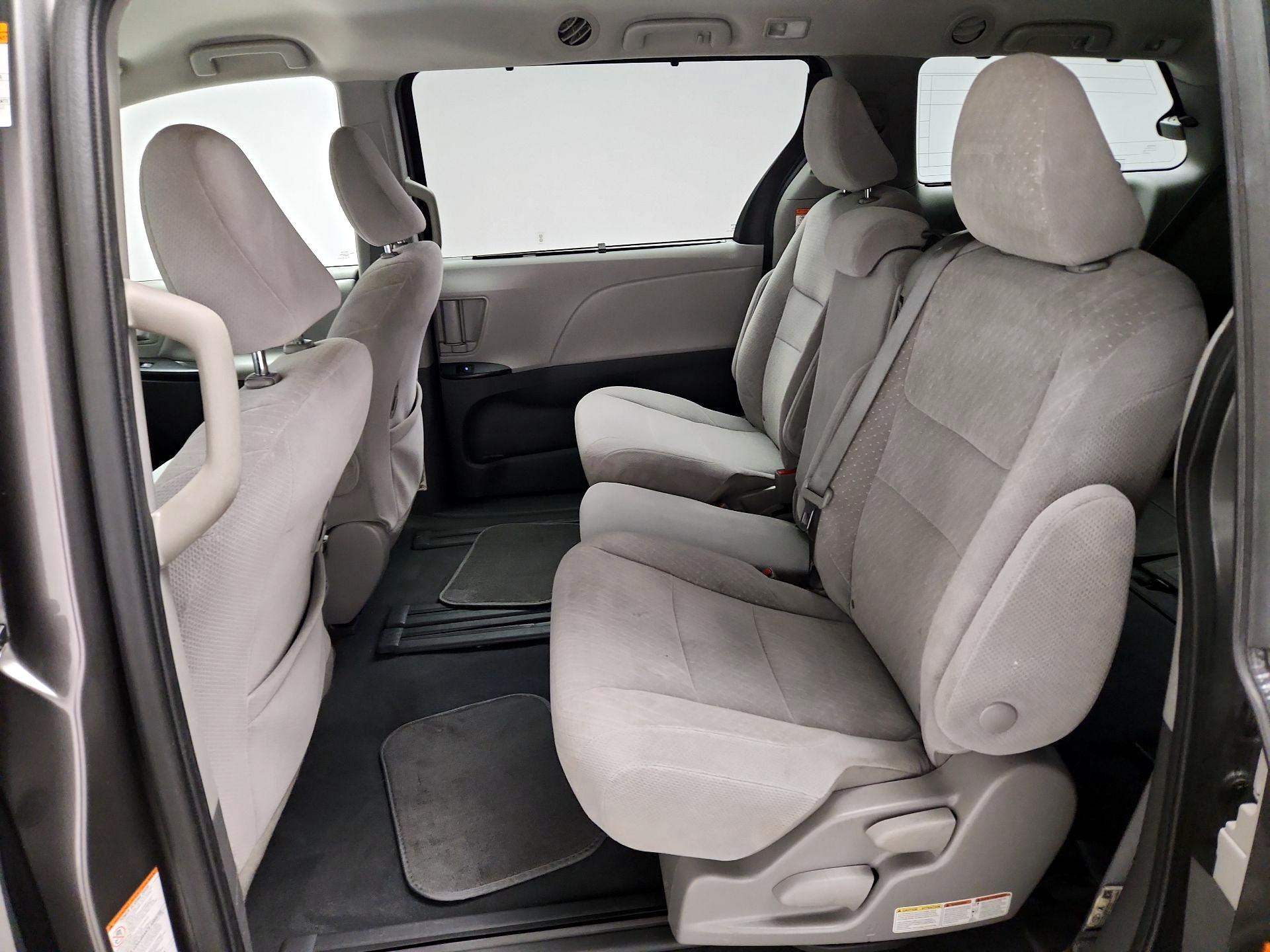 Thumbnail: 2020 Toyota Sienna - 19