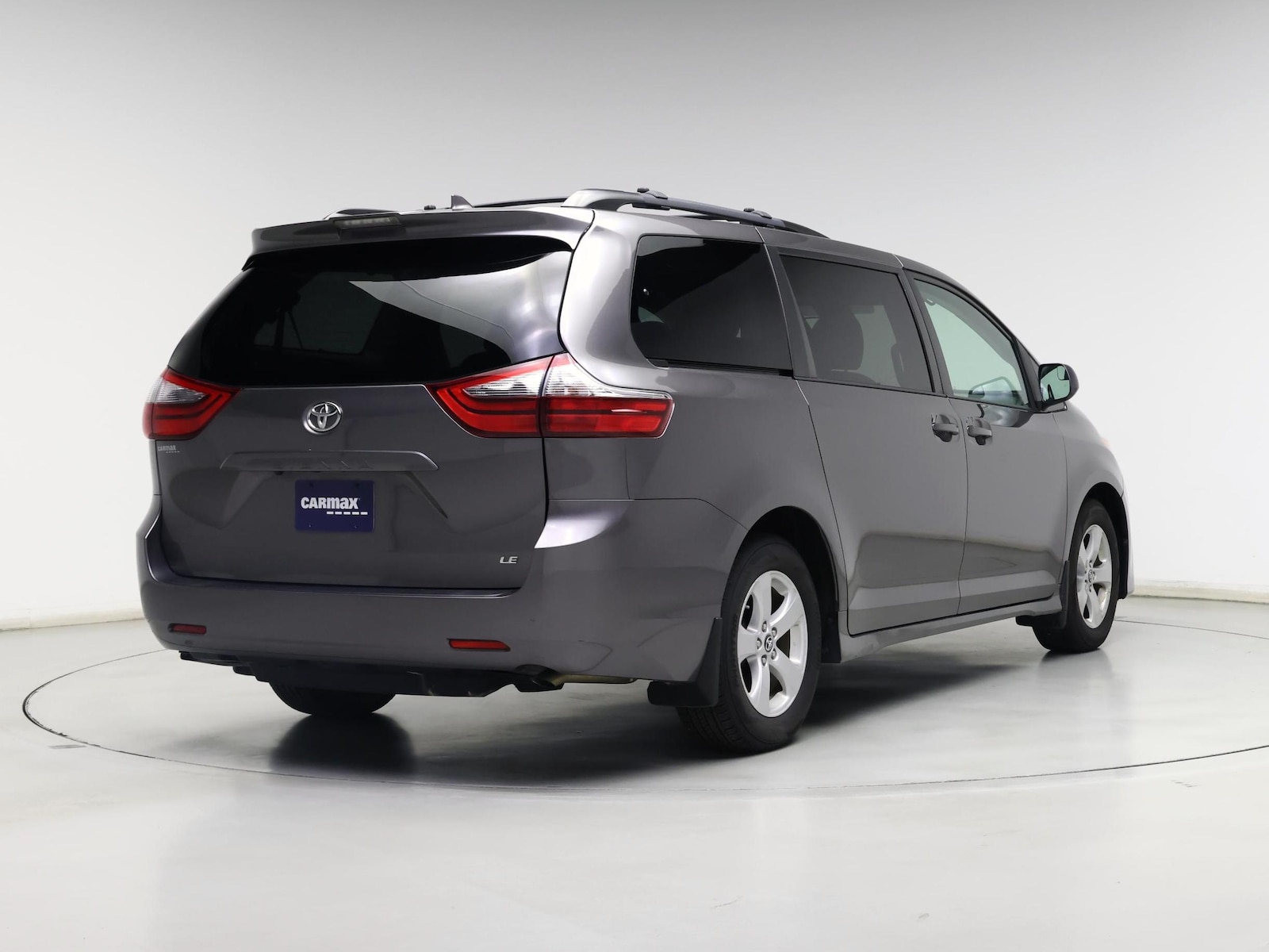 2020 Toyota Sienna LE - Photo 9