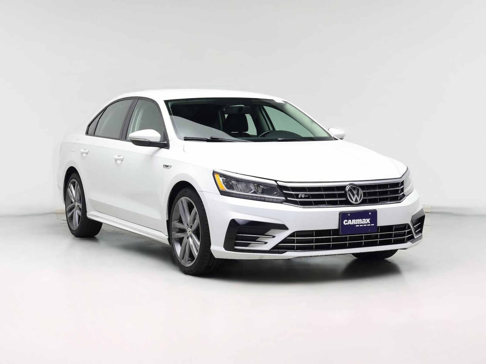2018 Volkswagen Passat R-Line