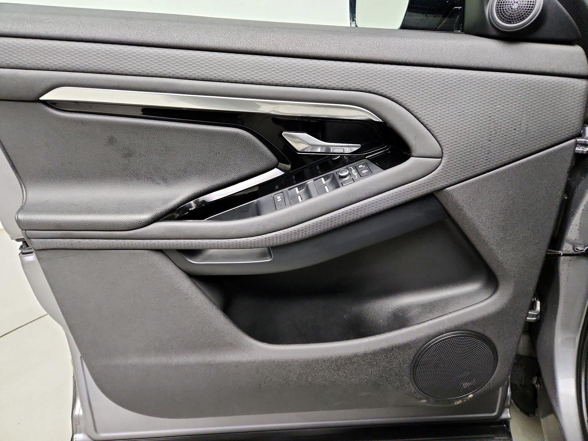 Thumbnail: 2020 Land Rover Range Rover Evoque - 12