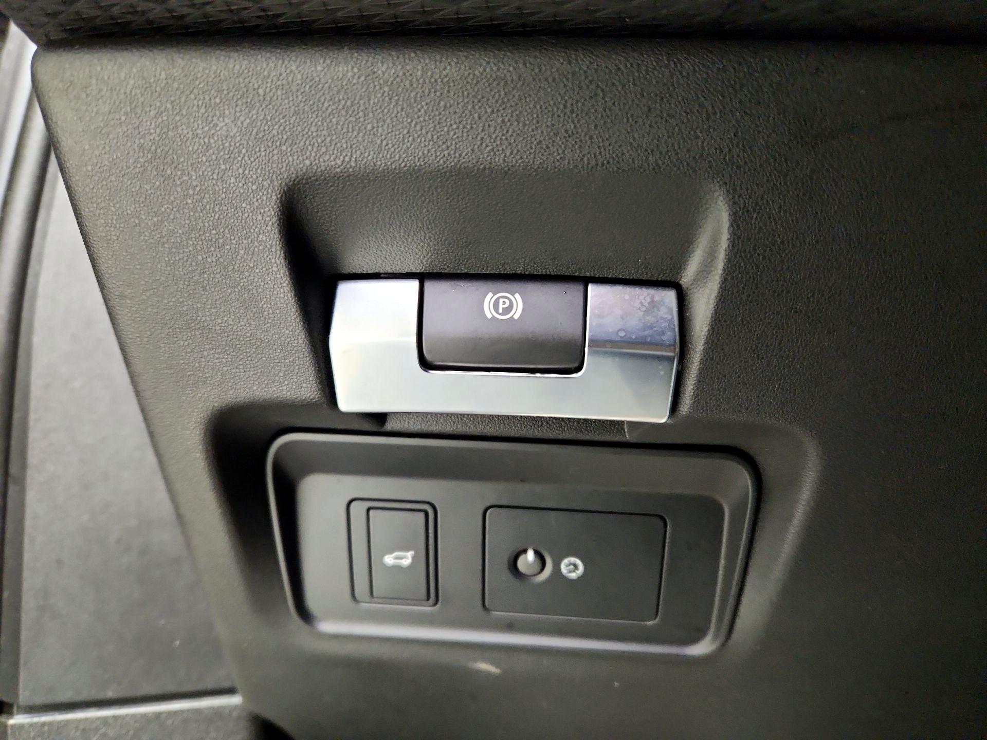 Thumbnail: 2020 Land Rover Range Rover Evoque - 13