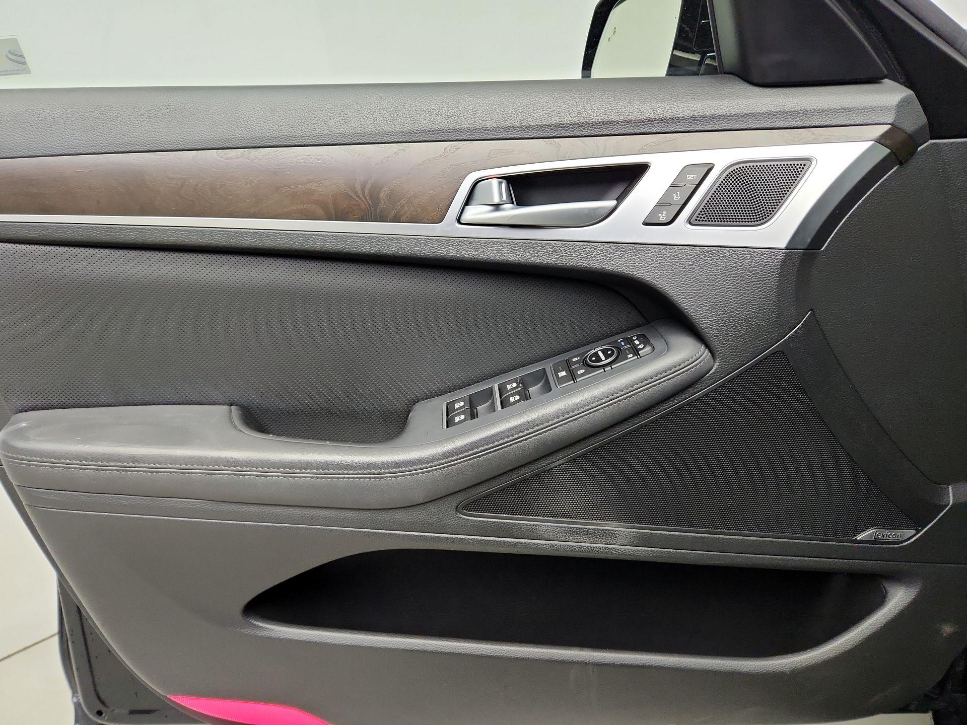 Thumbnail: 2017 Genesis G80 - 12