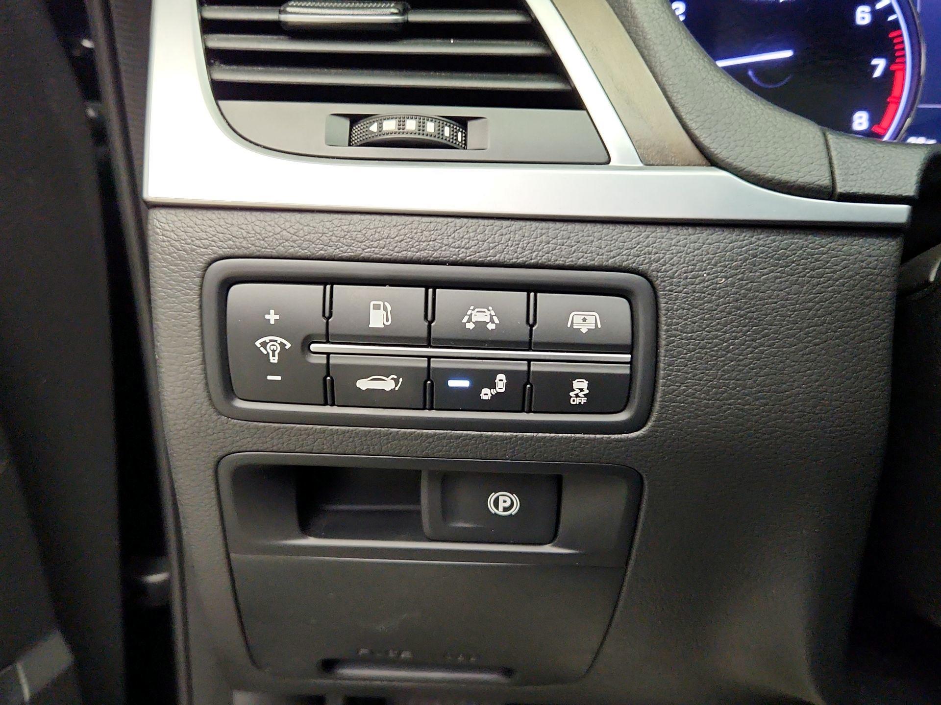 Thumbnail: 2017 Genesis G80 - 13