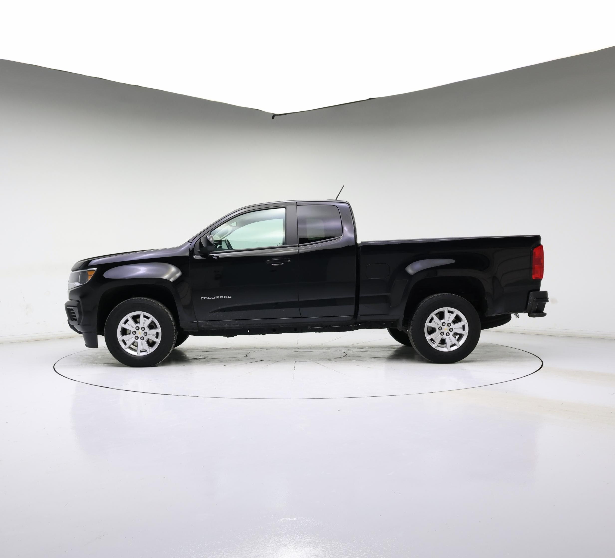 Thumbnail: 2022 Chevrolet Colorado - 3