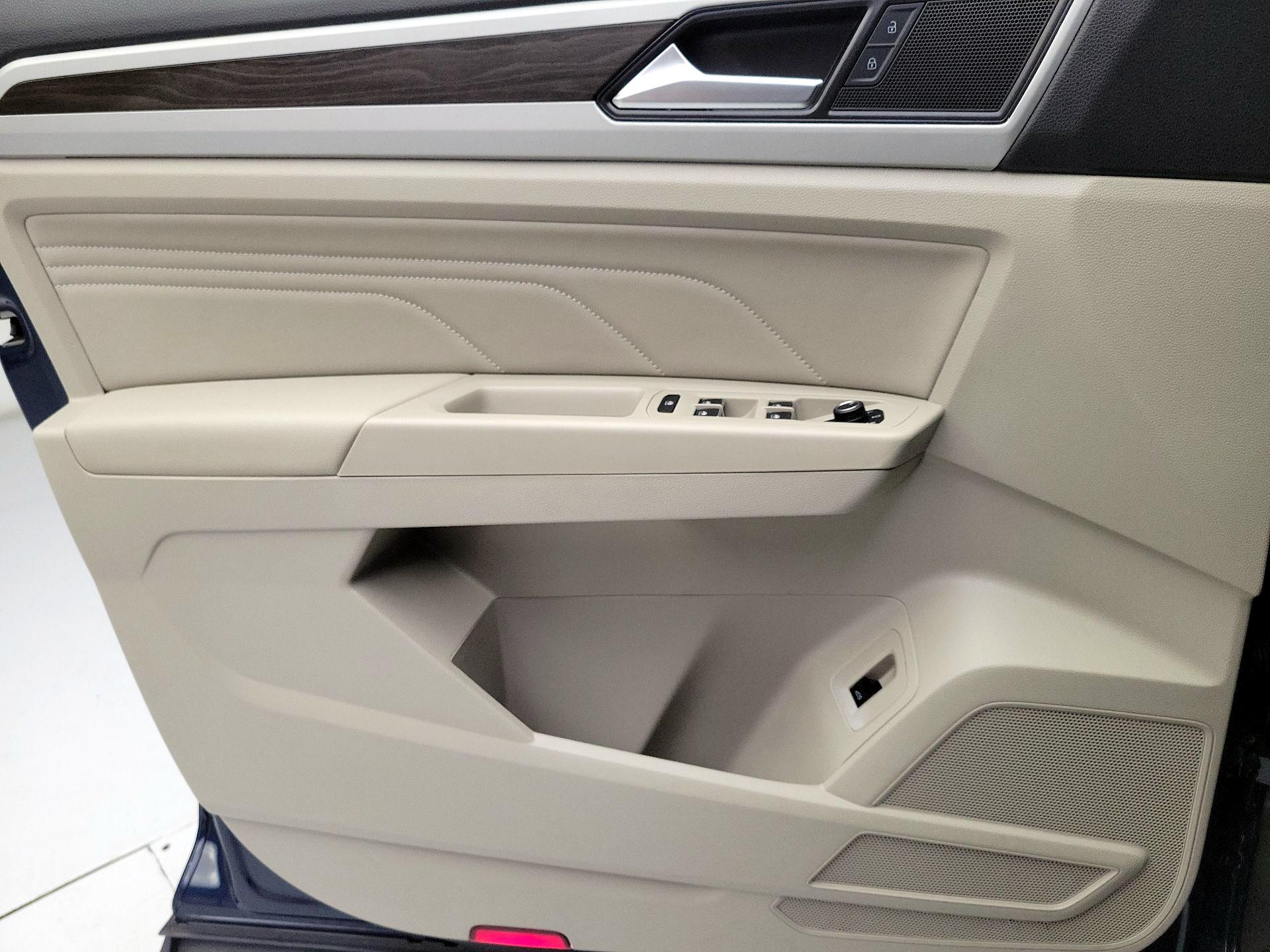 Thumbnail: 2023 Volkswagen Atlas - 12