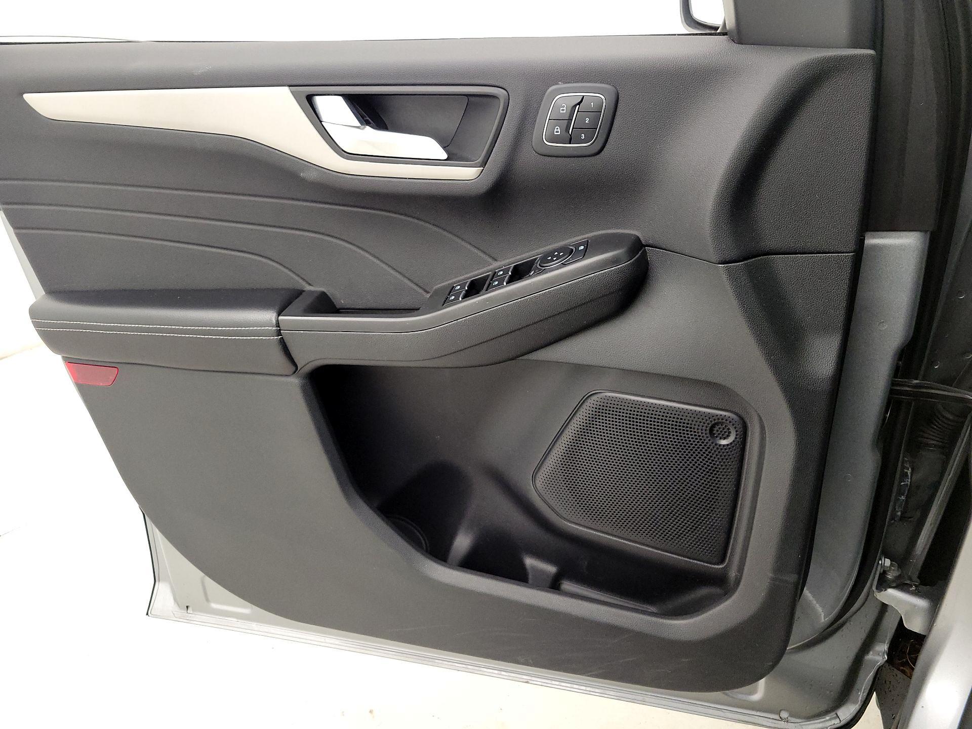 Thumbnail: 2022 Ford Escape - 12