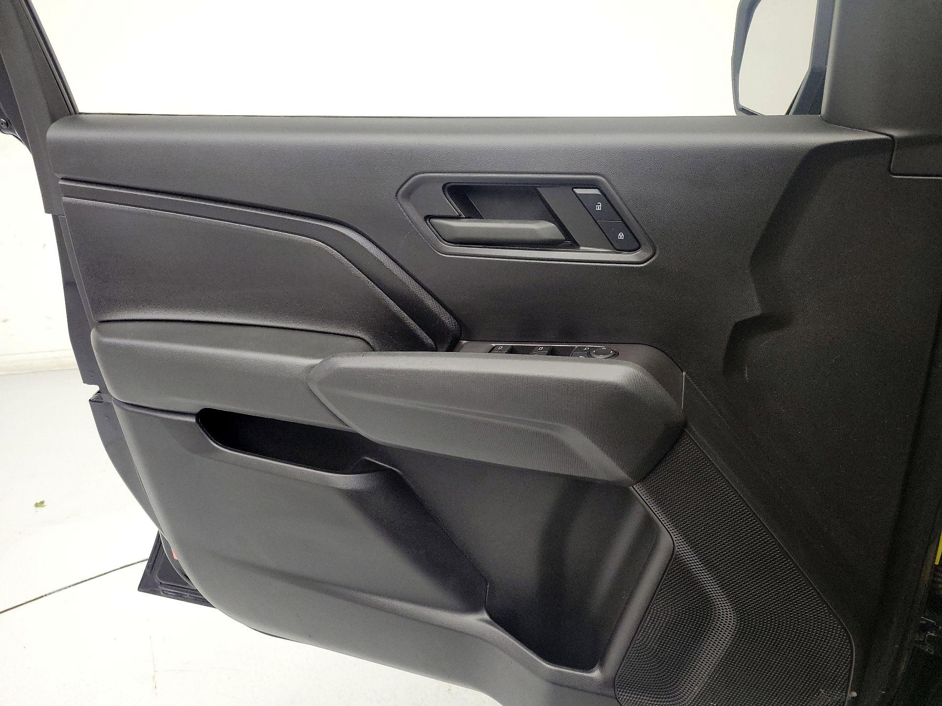 Thumbnail: 2023 Chevrolet Colorado - 12