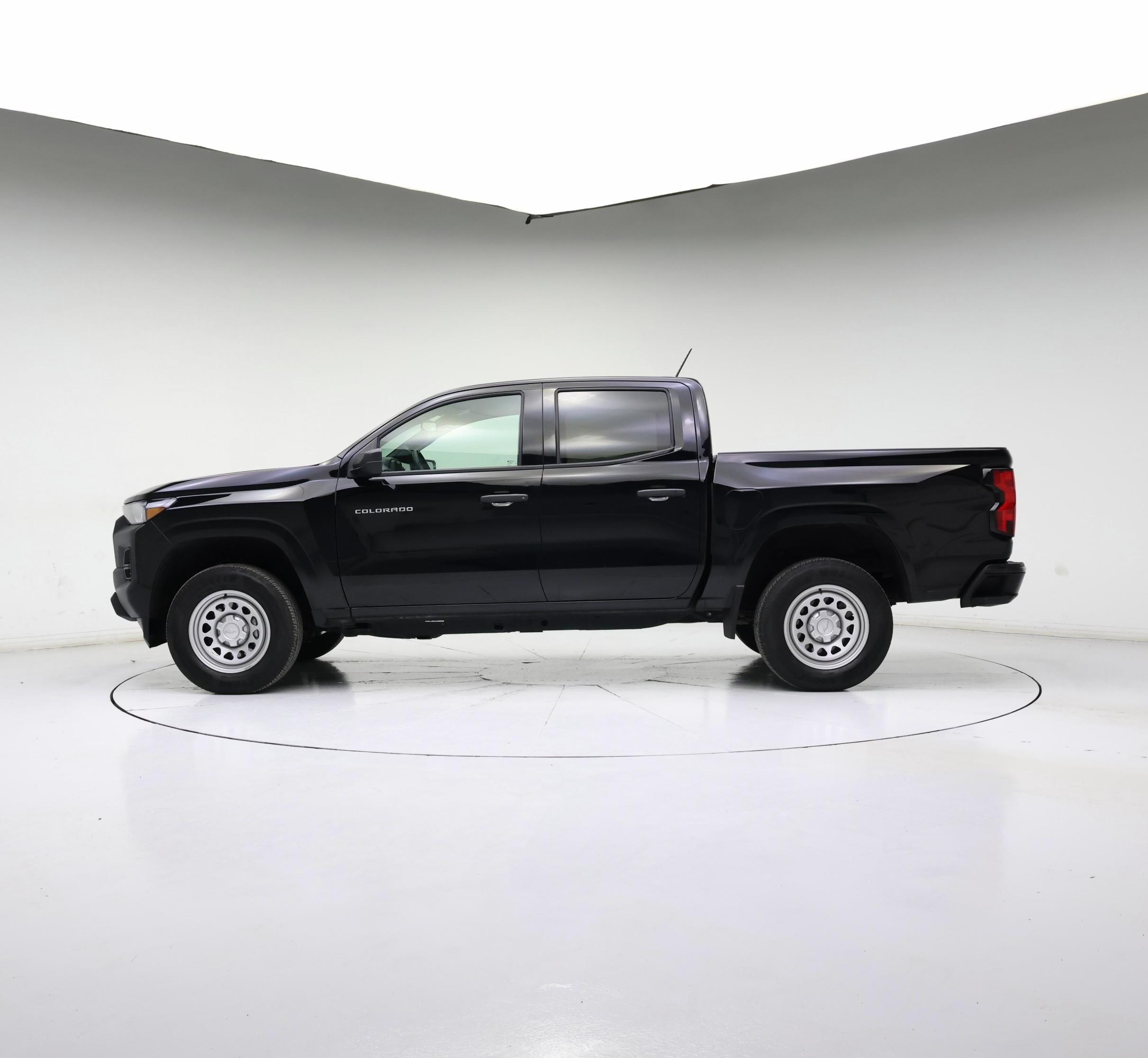 Thumbnail: 2023 Chevrolet Colorado - 3