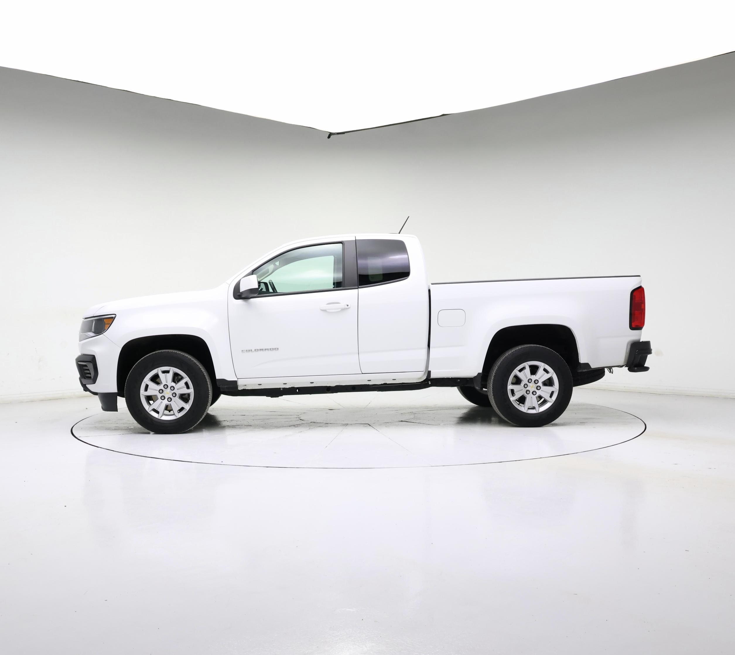 Thumbnail: 2022 Chevrolet Colorado - 3