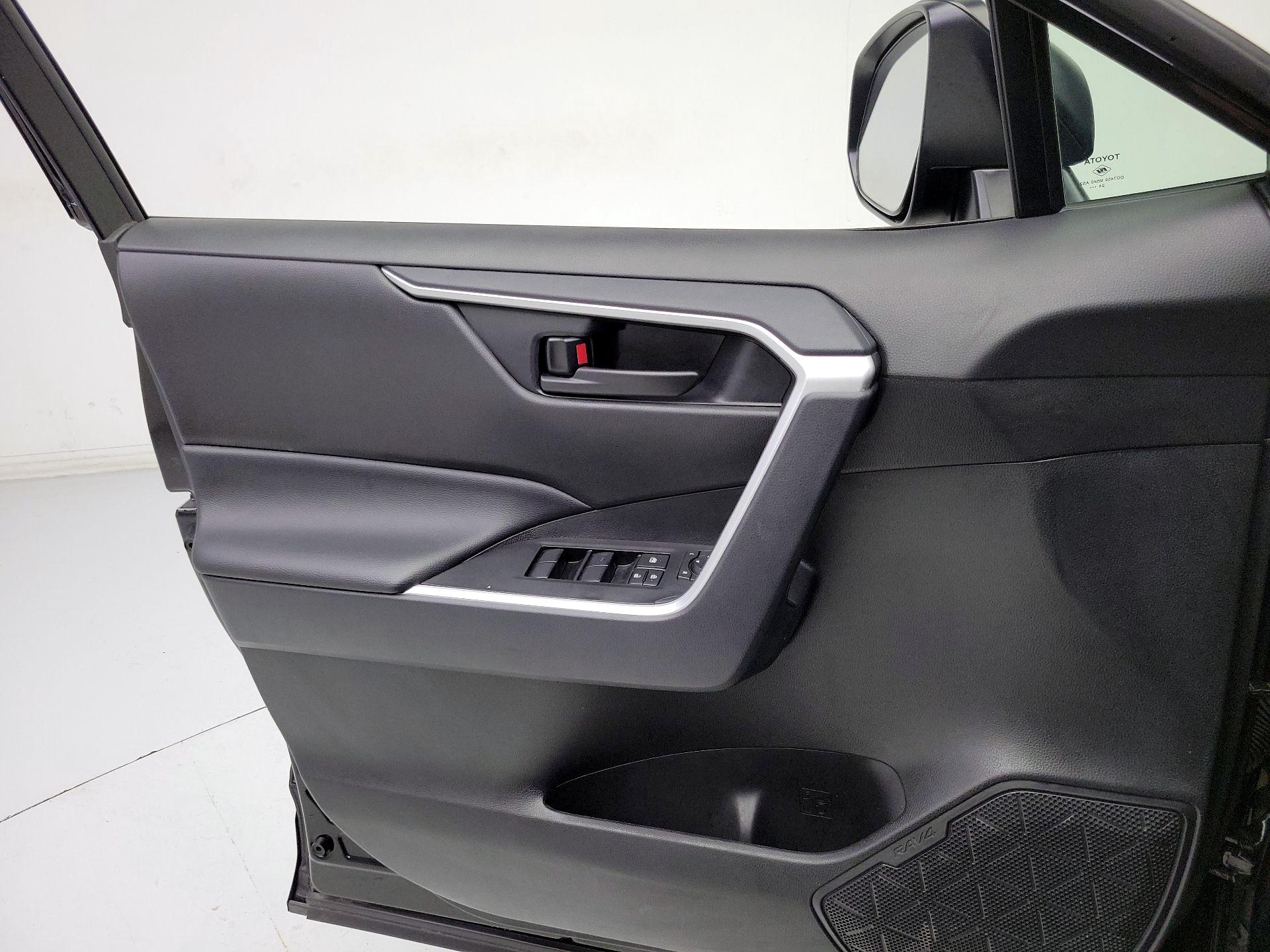 Thumbnail: 2025 Toyota RAV4 - 12