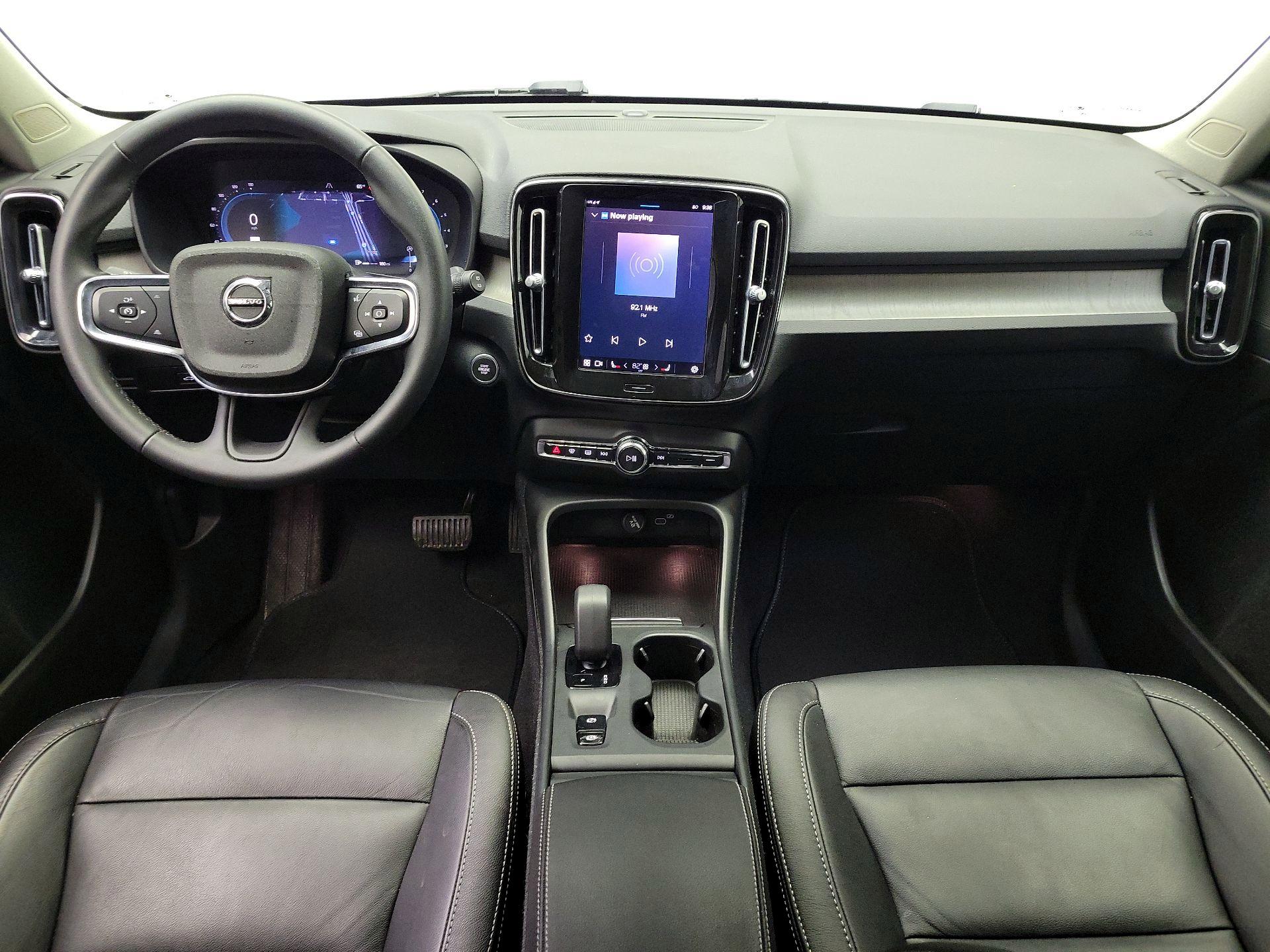 Thumbnail: 2023 Volvo XC40 - 9