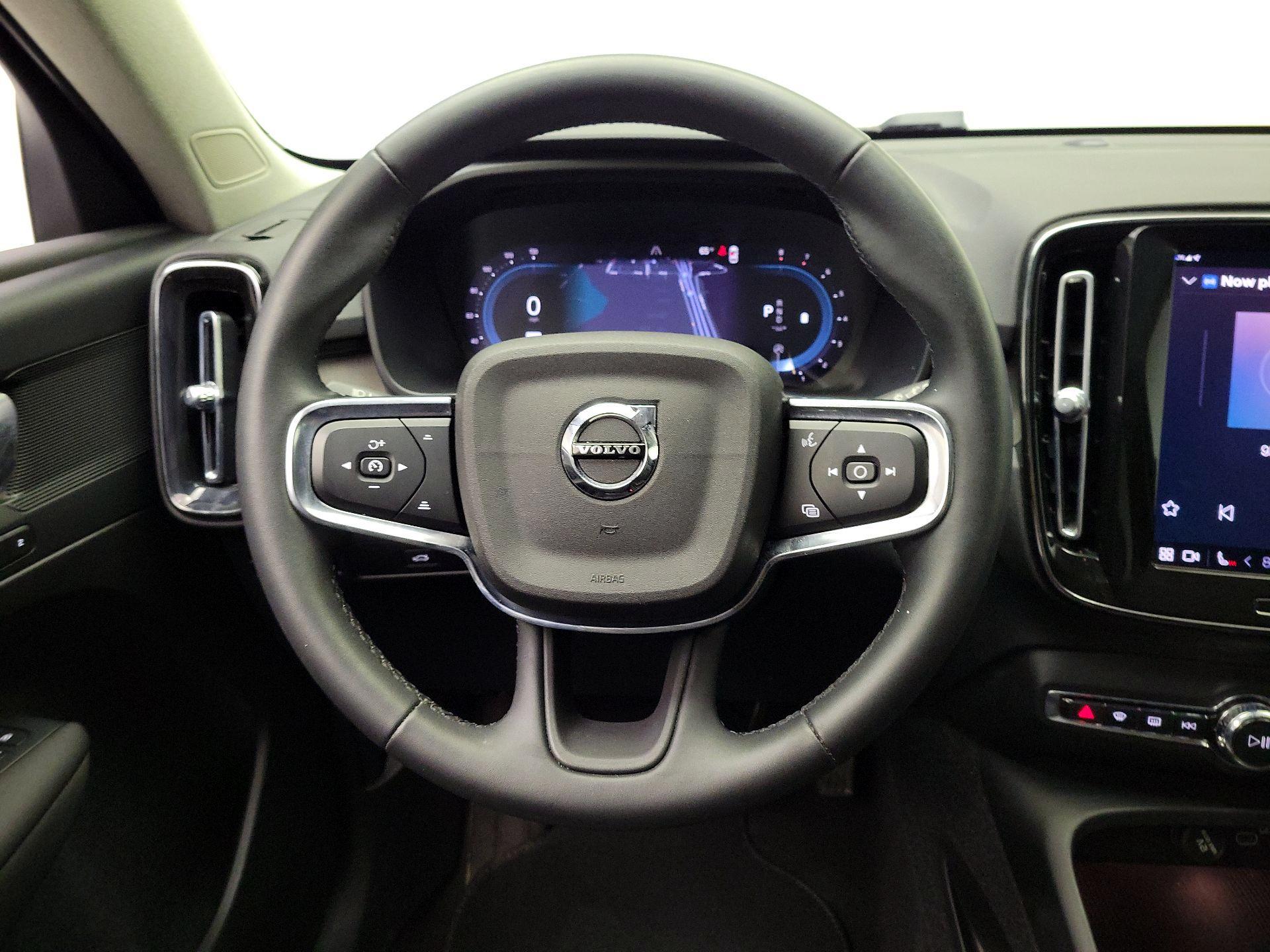 Thumbnail: 2023 Volvo XC40 - 10