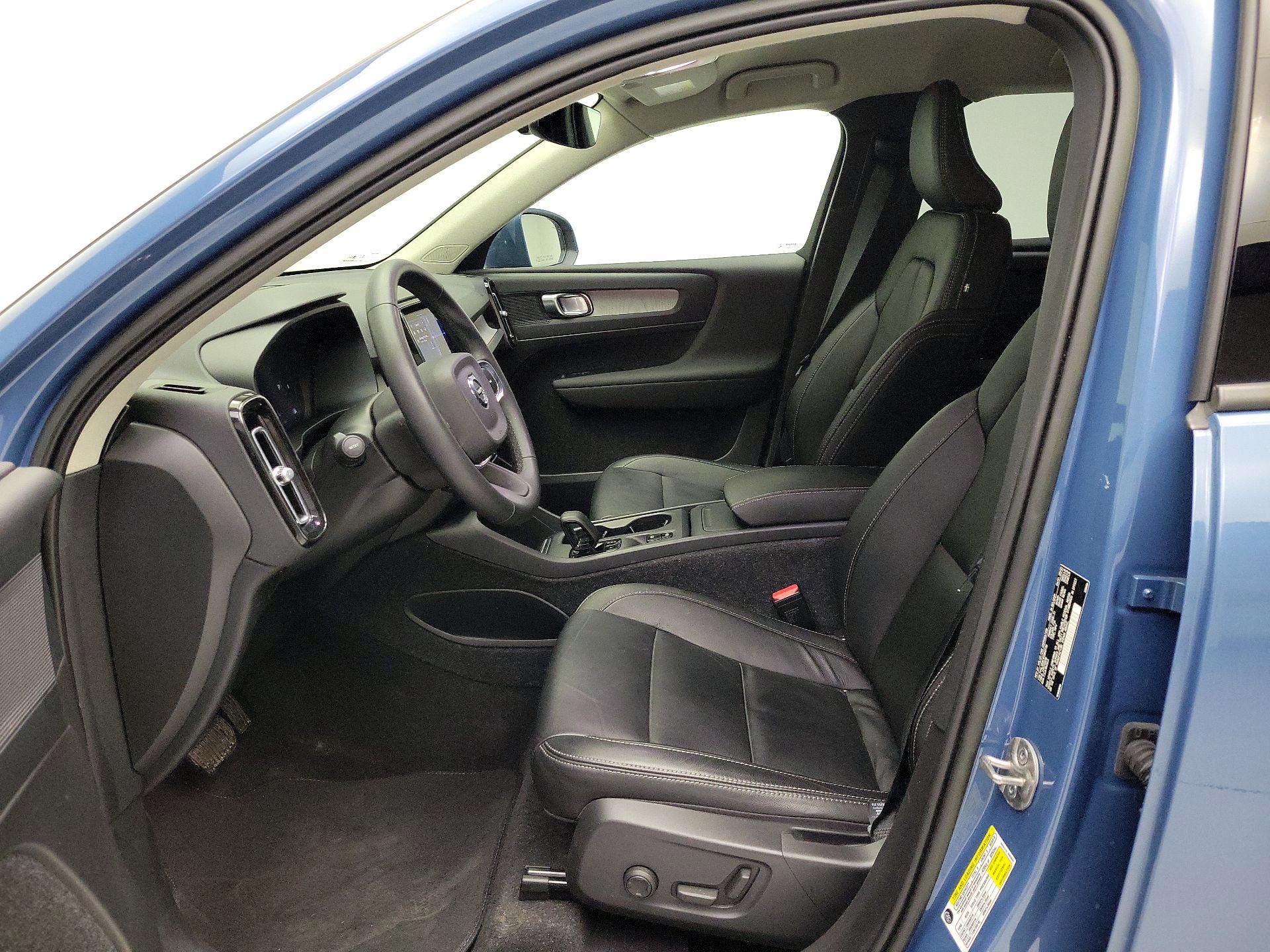 Thumbnail: 2023 Volvo XC40 - 11