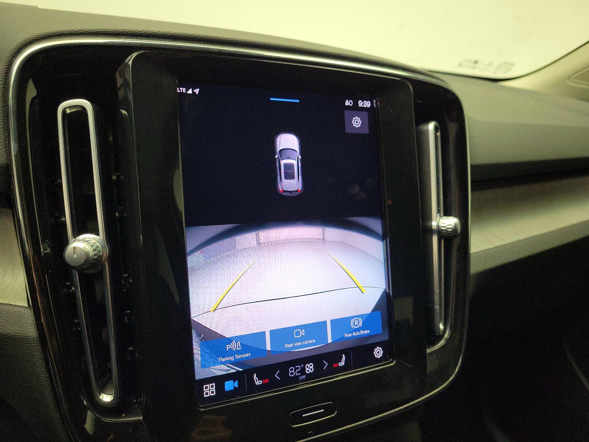 Thumbnail: 2023 Volvo XC40 - 14