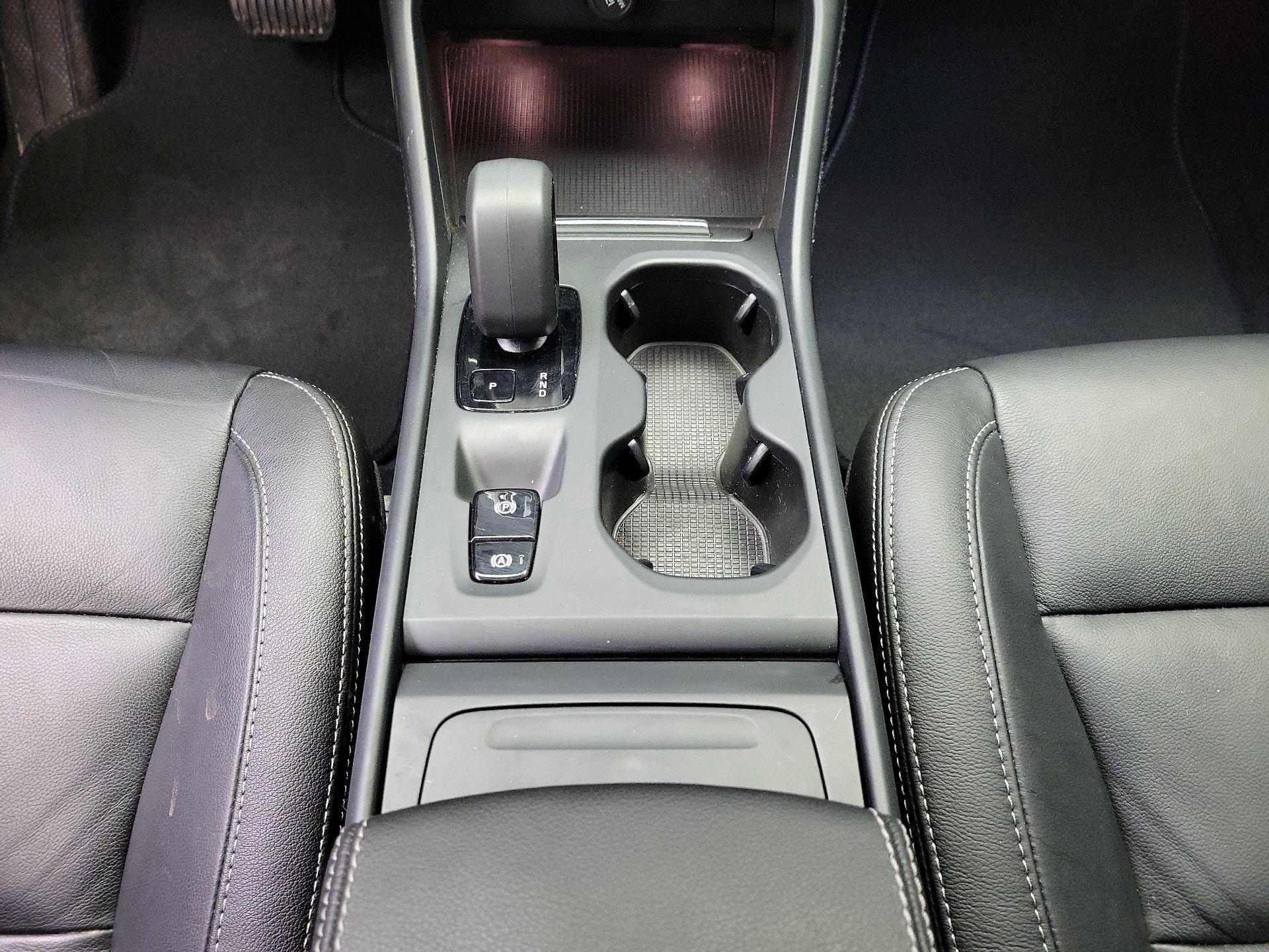 Thumbnail: 2023 Volvo XC40 - 17