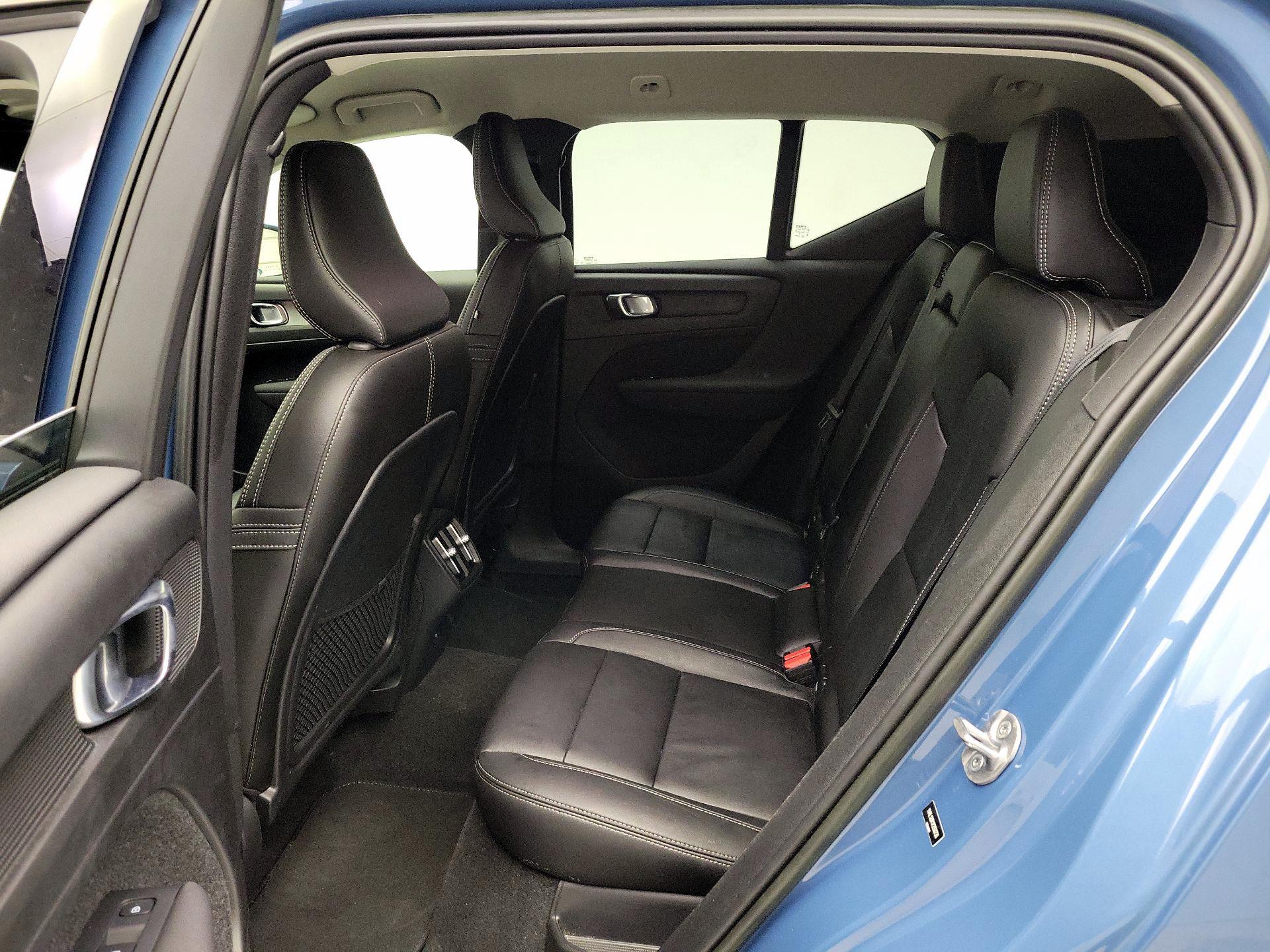 Thumbnail: 2023 Volvo XC40 - 19