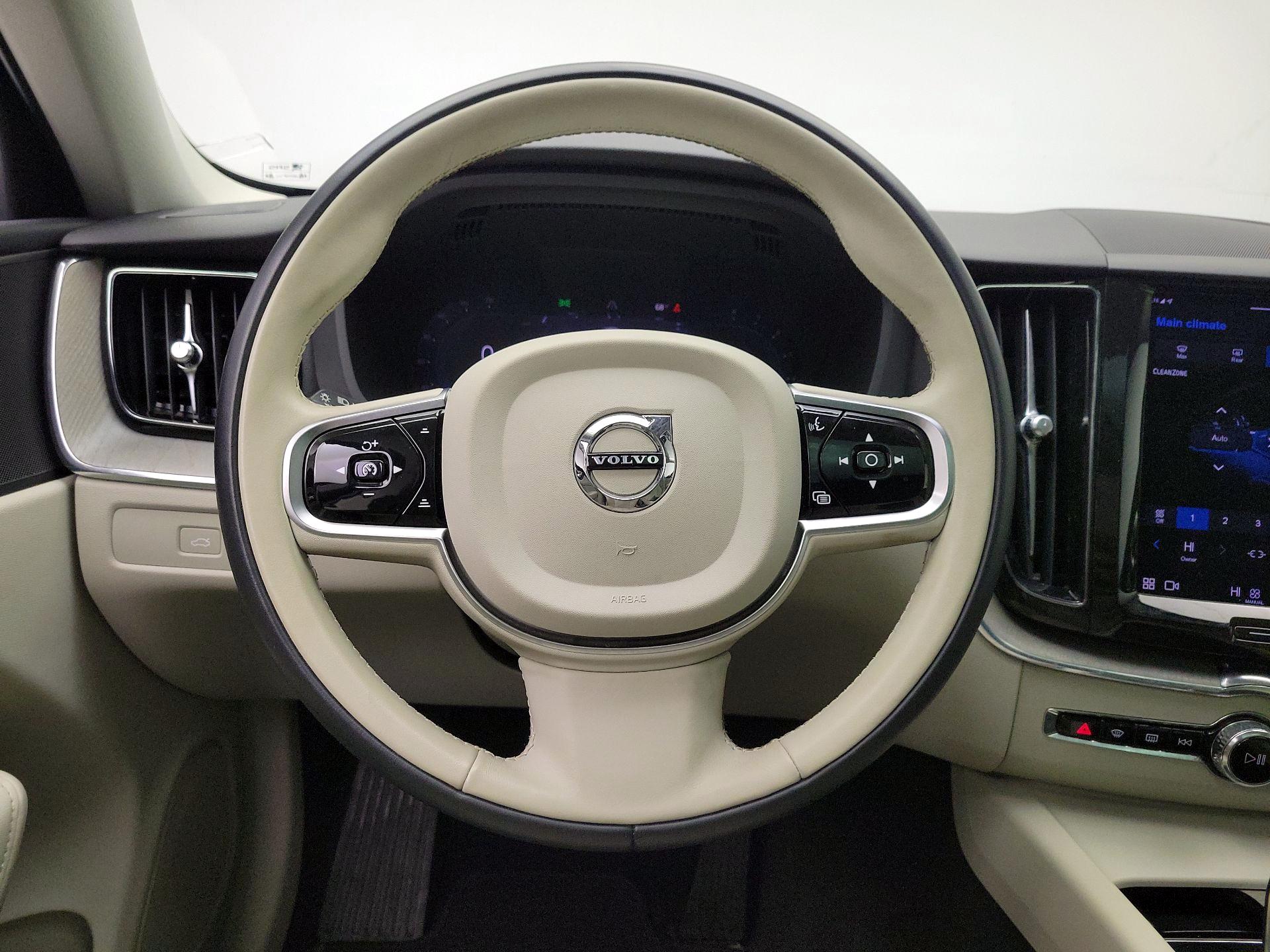 Thumbnail: 2023 Volvo XC60 - 10