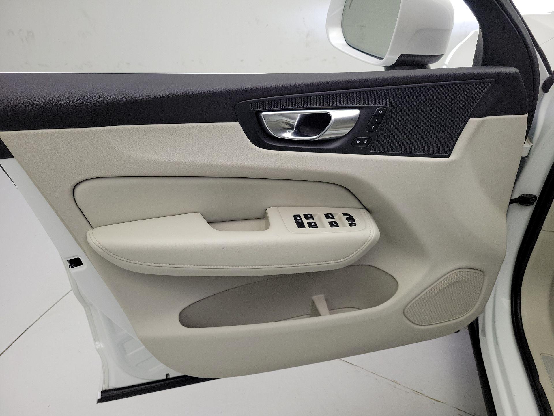 Thumbnail: 2023 Volvo XC60 - 12