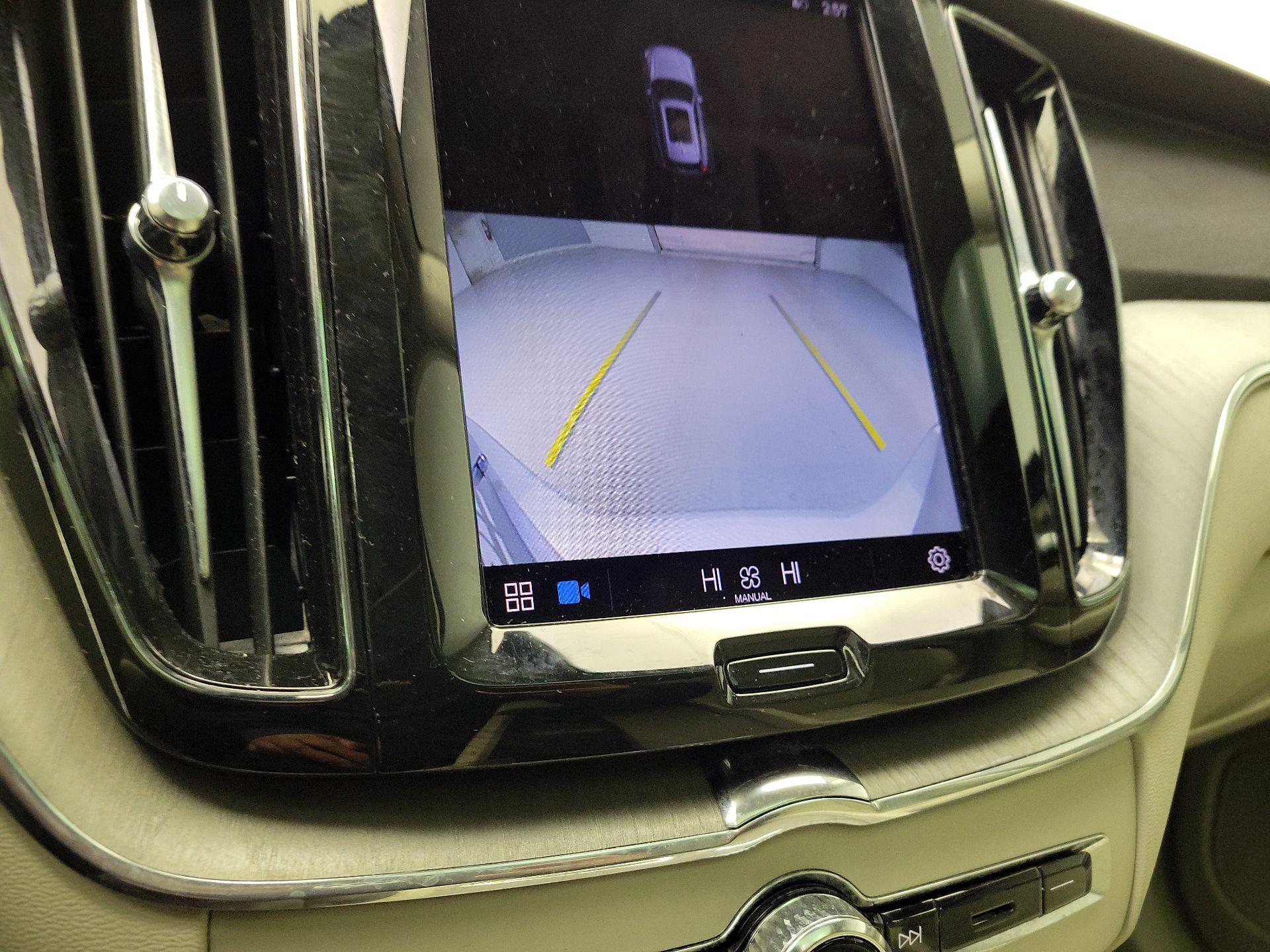 Thumbnail: 2023 Volvo XC60 - 15