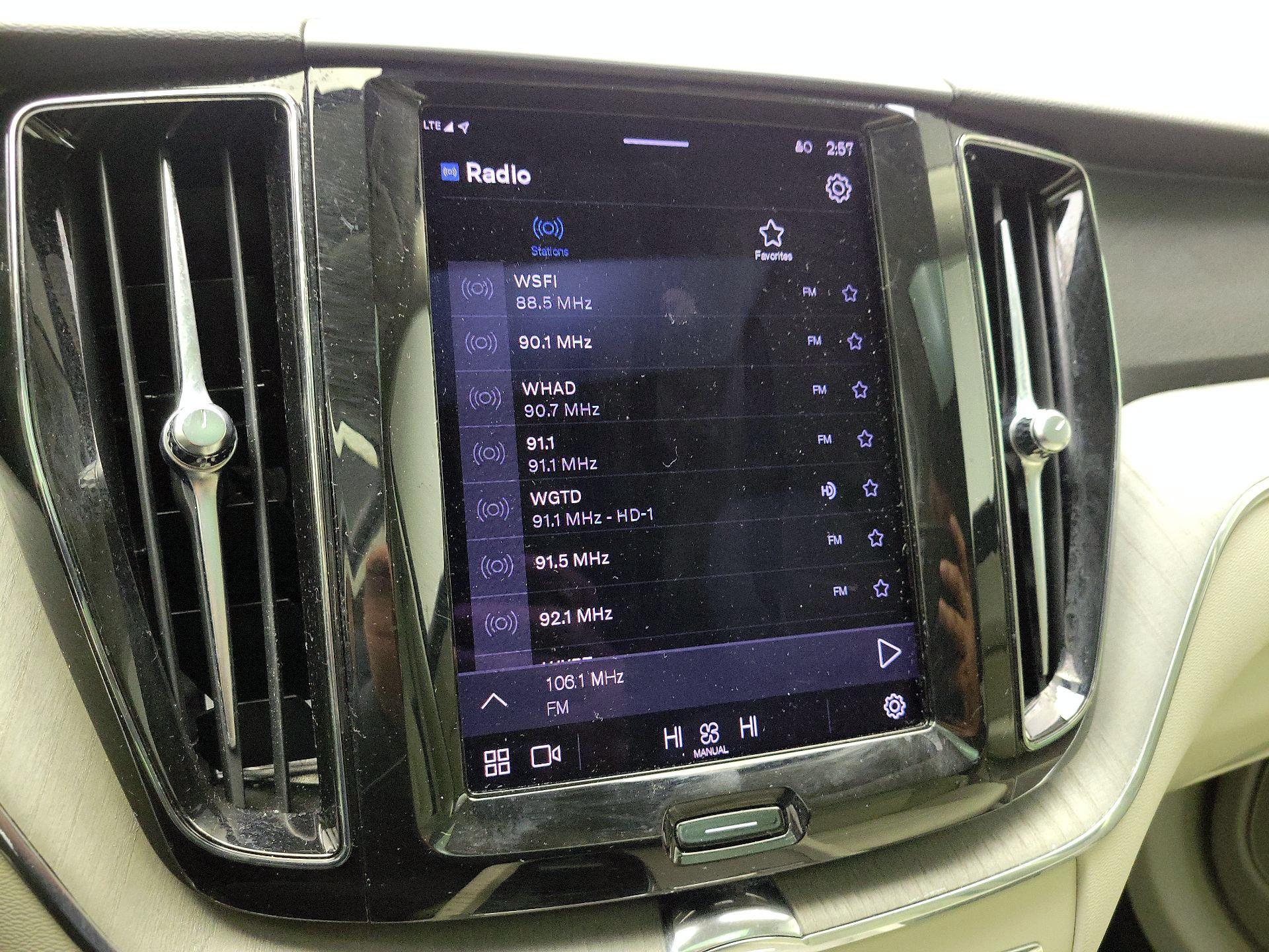 Thumbnail: 2023 Volvo XC60 - 16