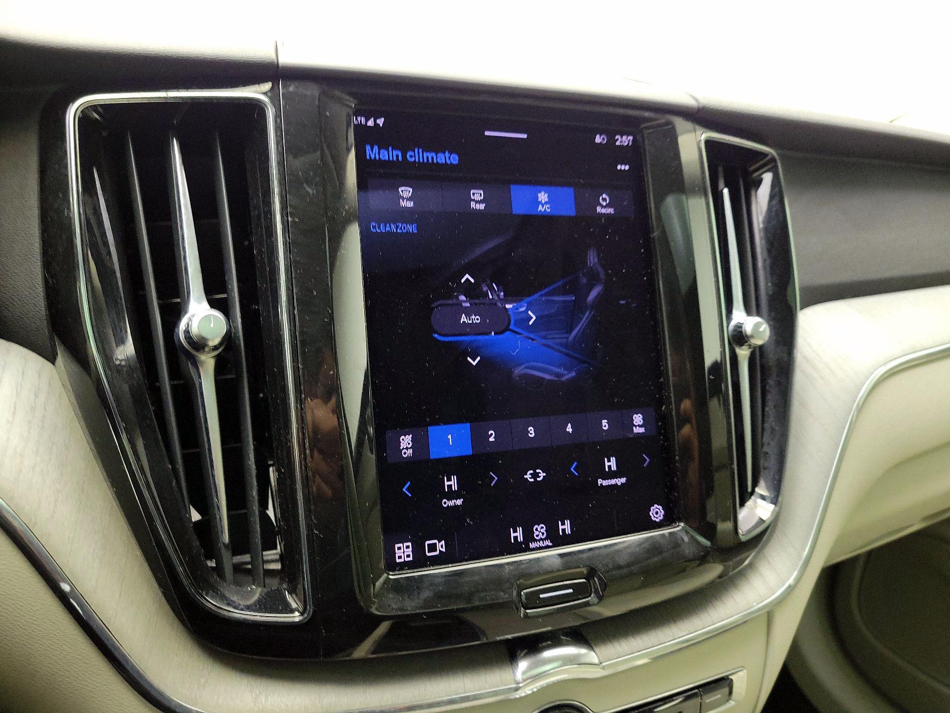 Thumbnail: 2023 Volvo XC60 - 17