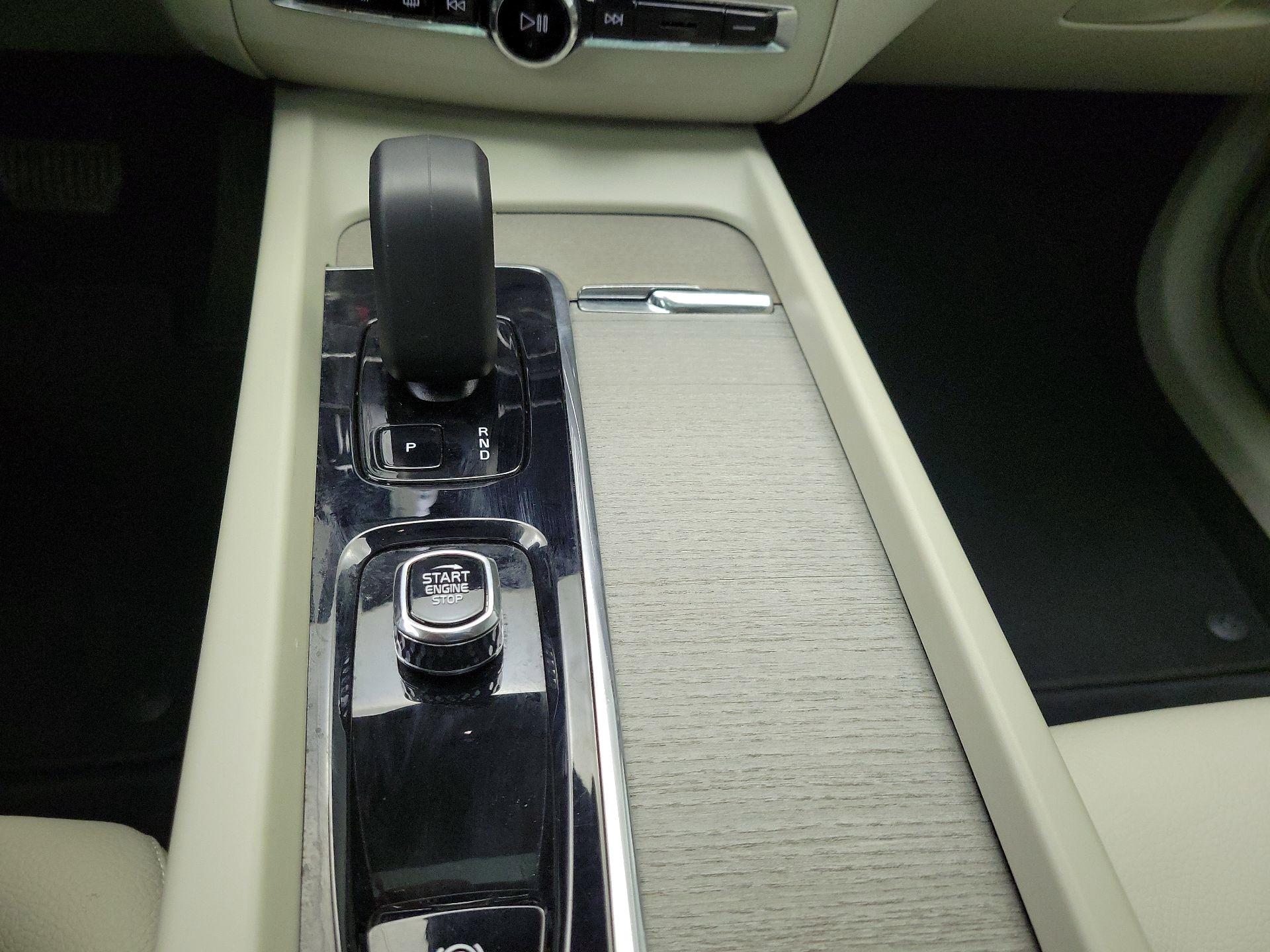 Thumbnail: 2023 Volvo XC60 - 18