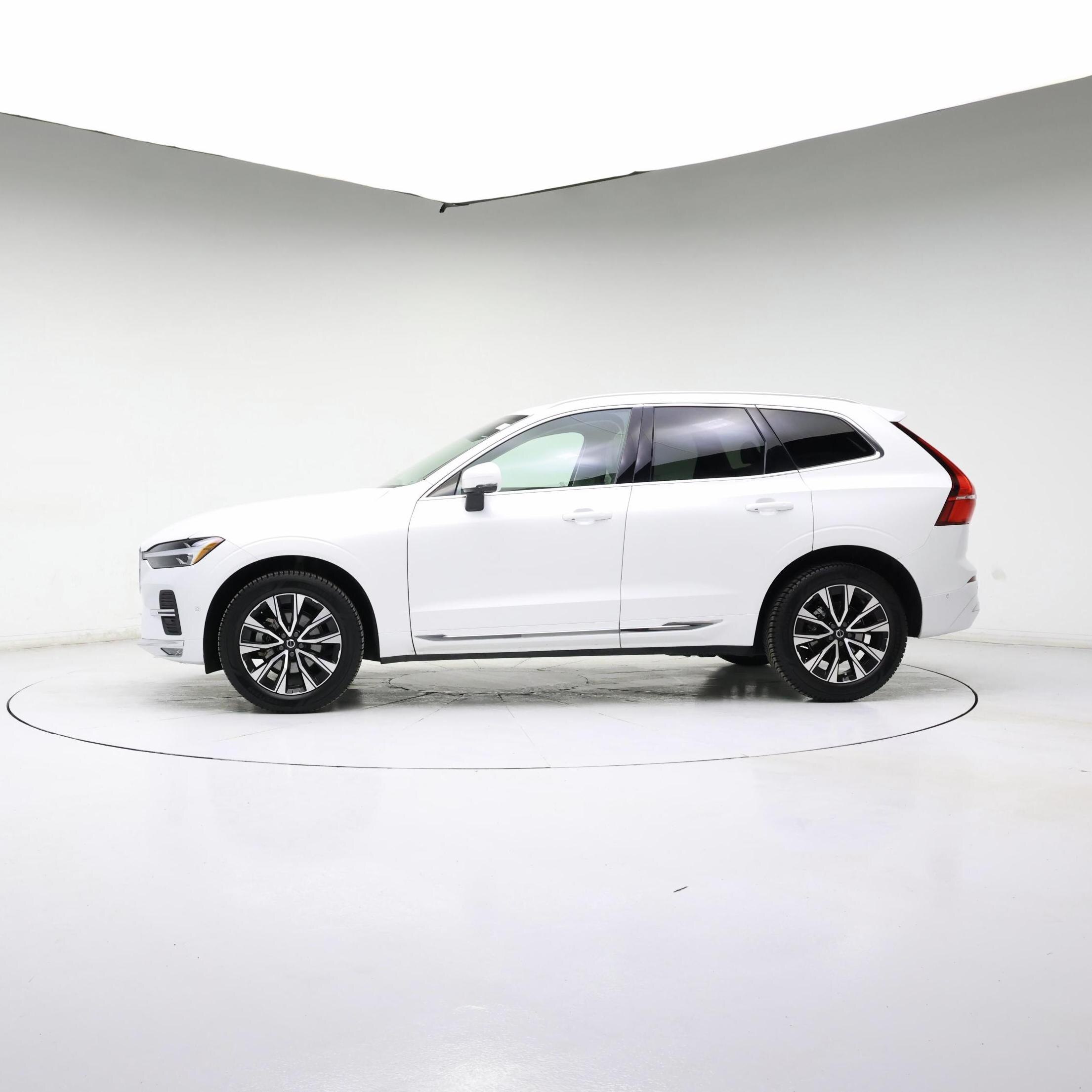 Thumbnail: 2023 Volvo XC60 - 3