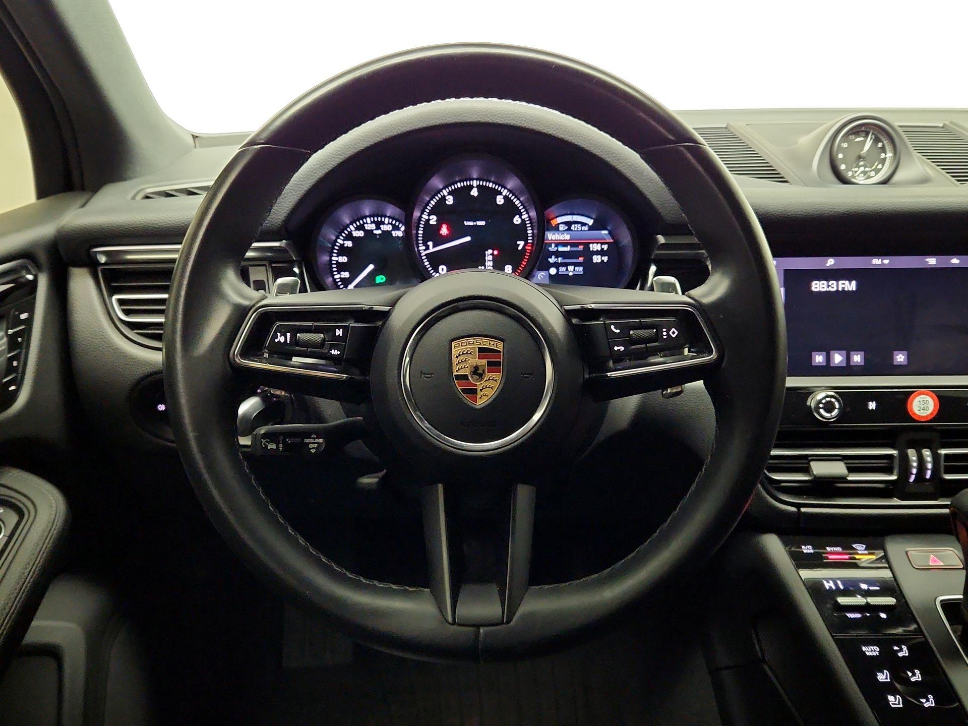 Thumbnail: 2023 Porsche Macan - 10