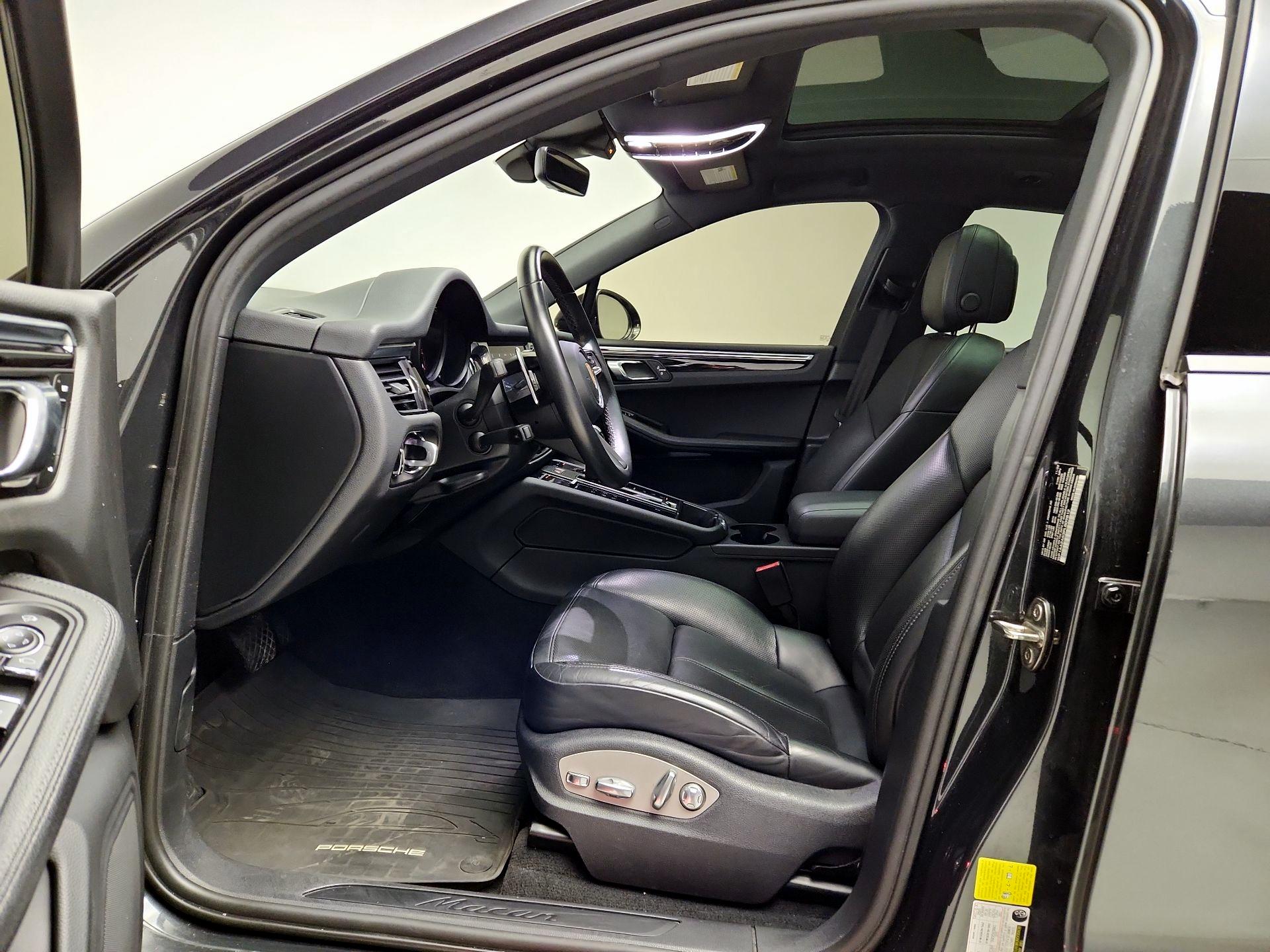 Thumbnail: 2023 Porsche Macan - 11