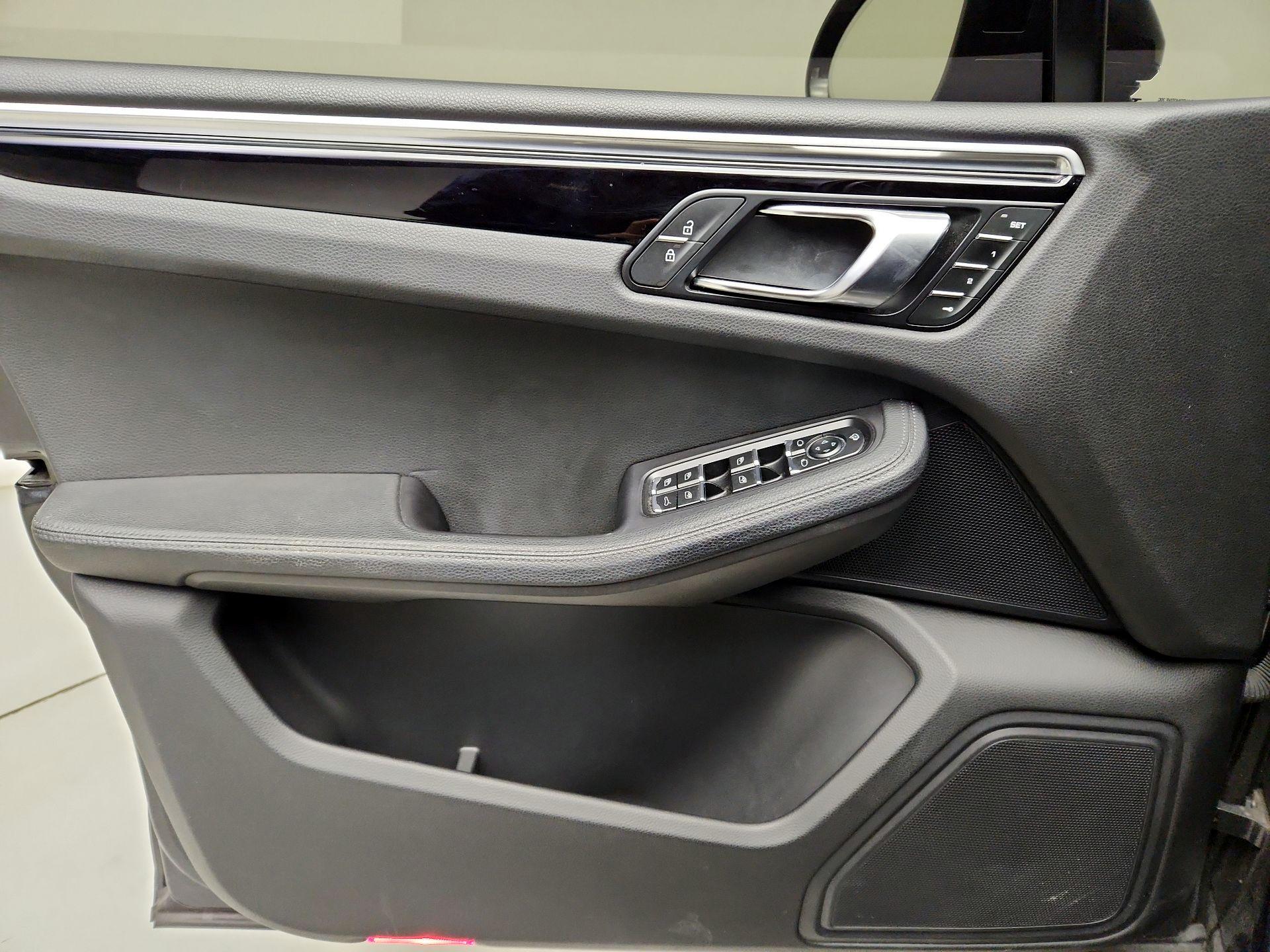 Thumbnail: 2023 Porsche Macan - 12