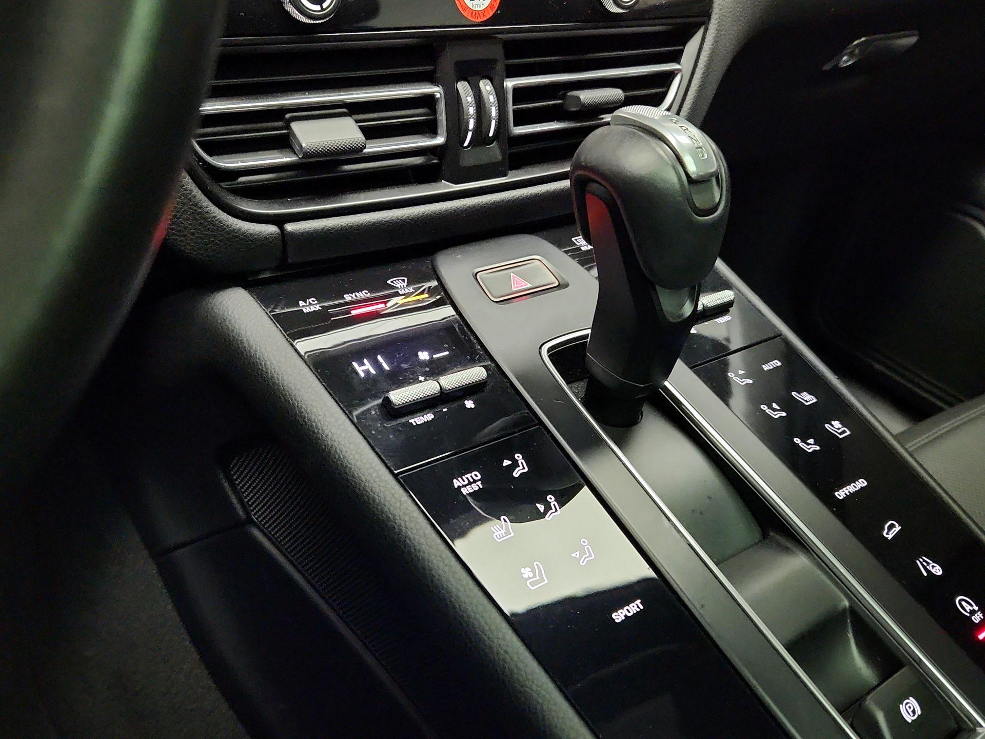 Thumbnail: 2023 Porsche Macan - 17