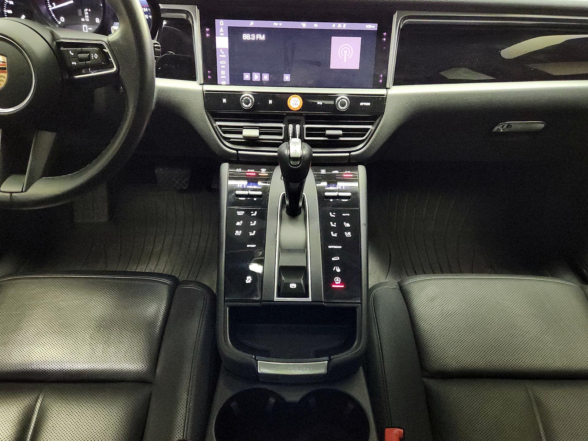 Thumbnail: 2023 Porsche Macan - 18