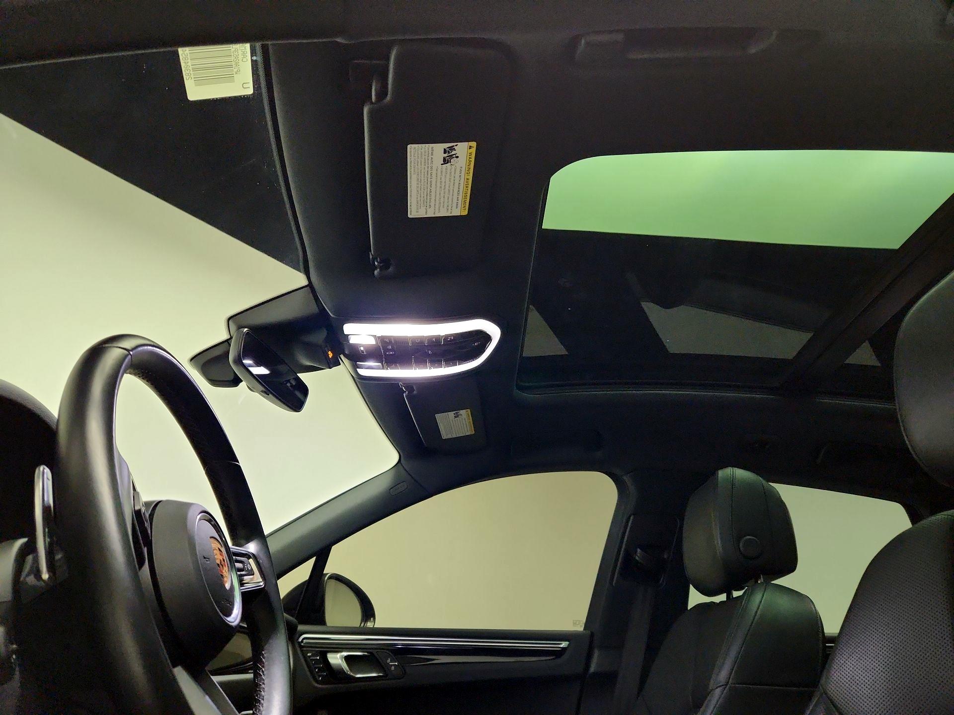 Thumbnail: 2023 Porsche Macan - 20