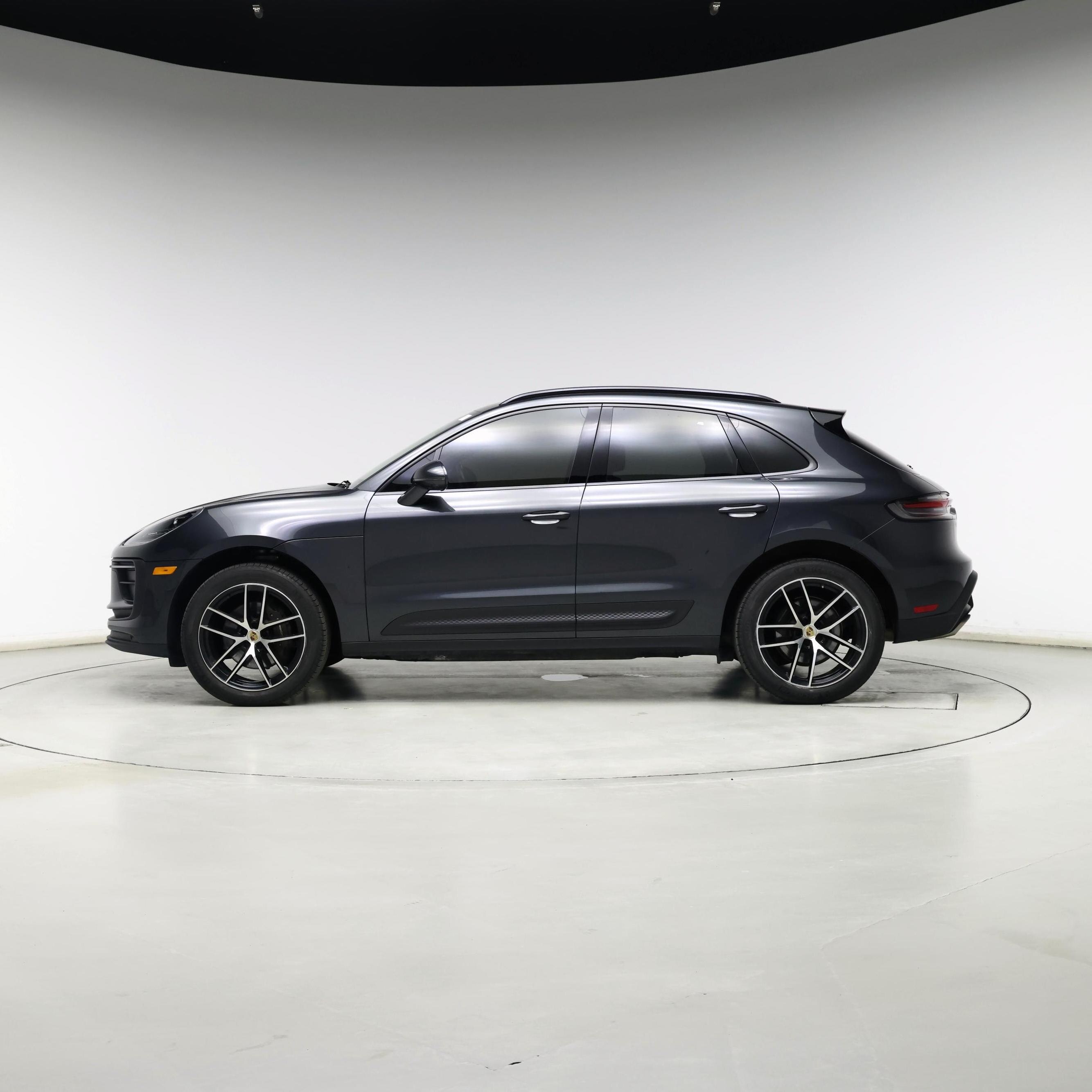 Thumbnail: 2023 Porsche Macan - 3