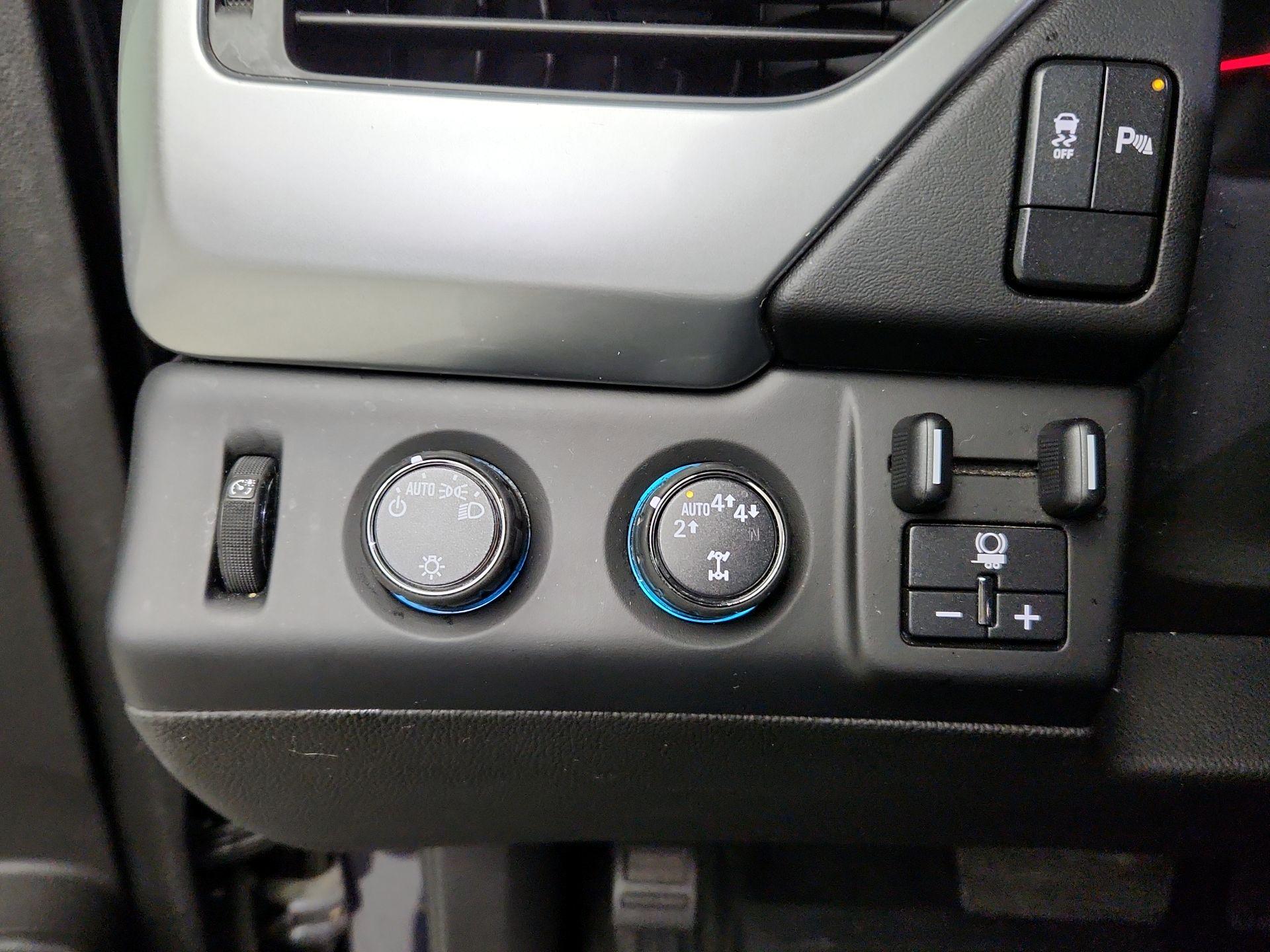 Thumbnail: 2017 Chevrolet Tahoe - 13